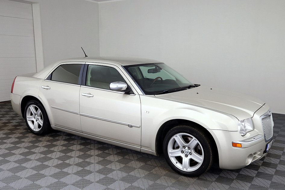 Chrysler 300C, 2010, 3.0, 160 kW, diesel, automatic, rear-wheel drive
