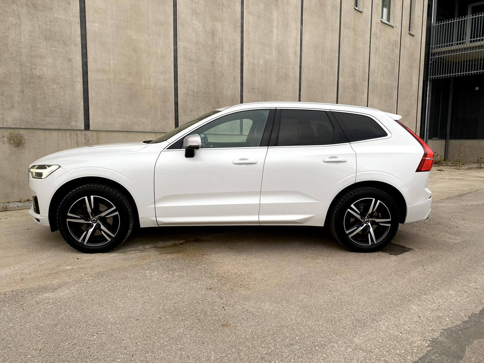 Volvo XC60 2017, photo 3/9