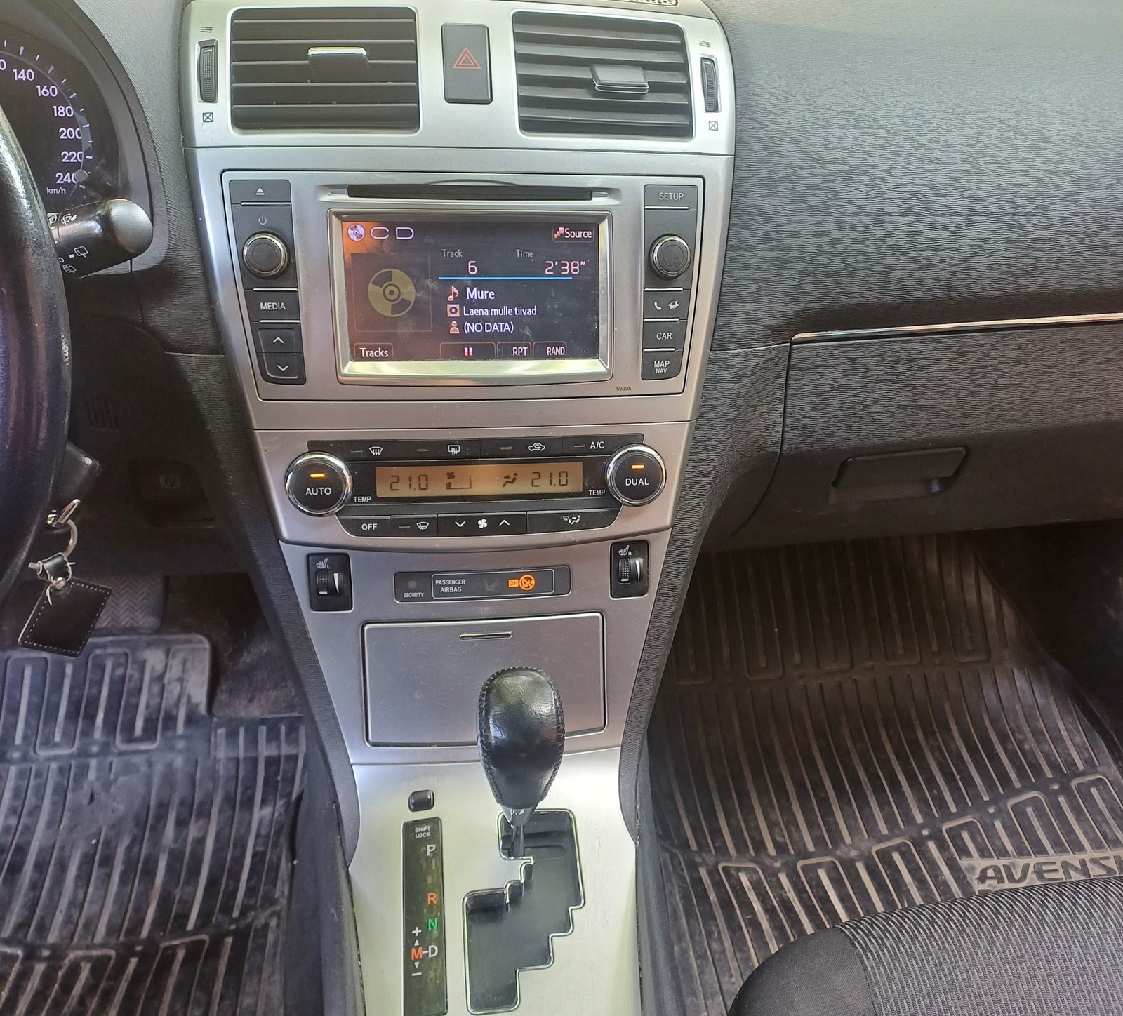 Toyota Avensis 1.8 108kW 2013, photo 6/8