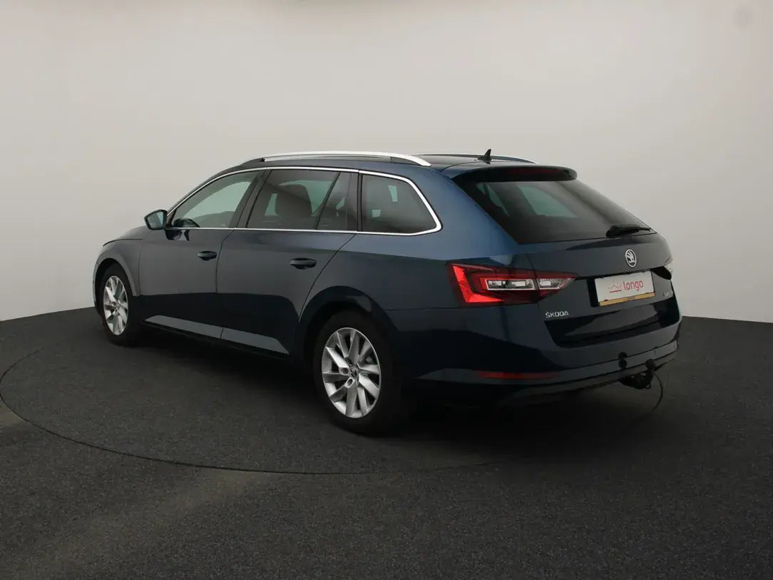 Škoda Superb 2018, photo 7/10
