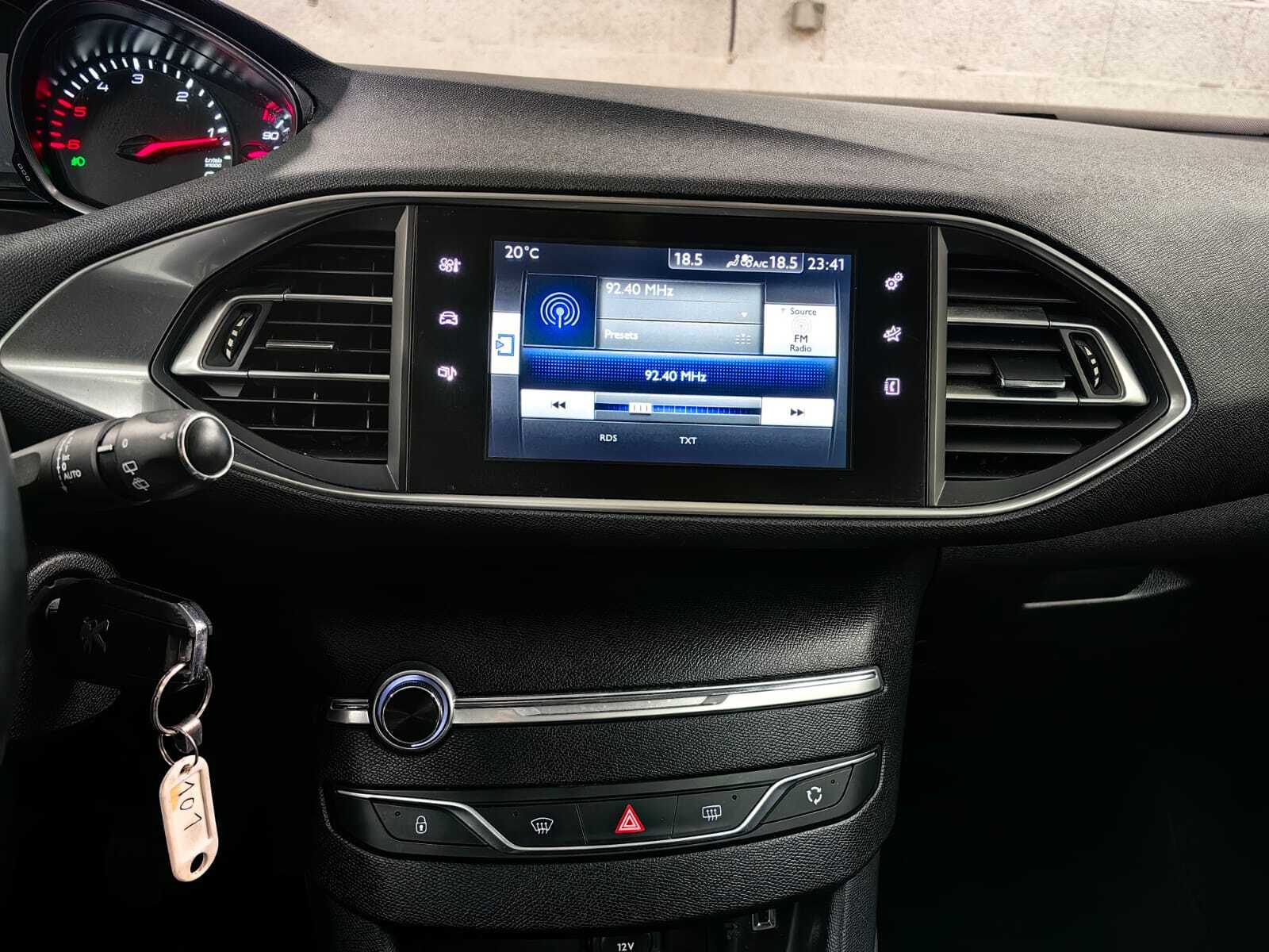 Peugeot 308 2015, photo 5/12