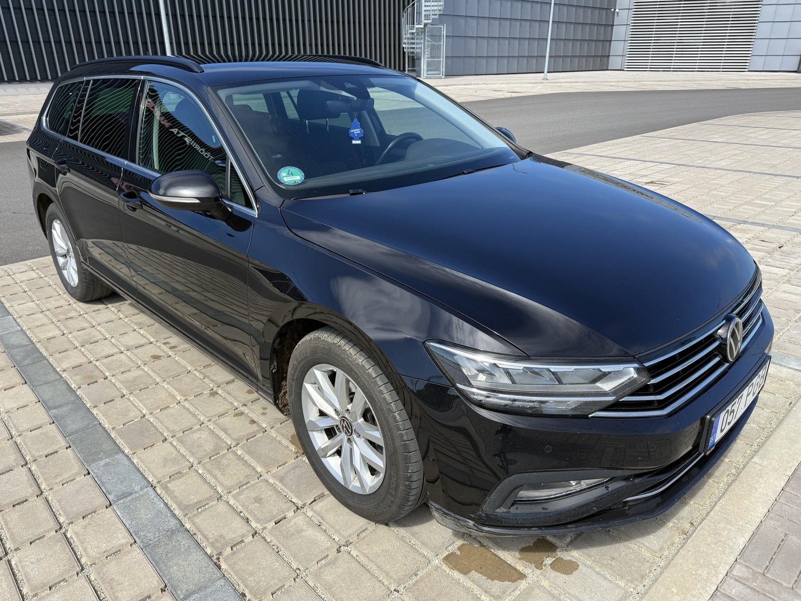 Volkswagen Passat 2022, photo 2/10
