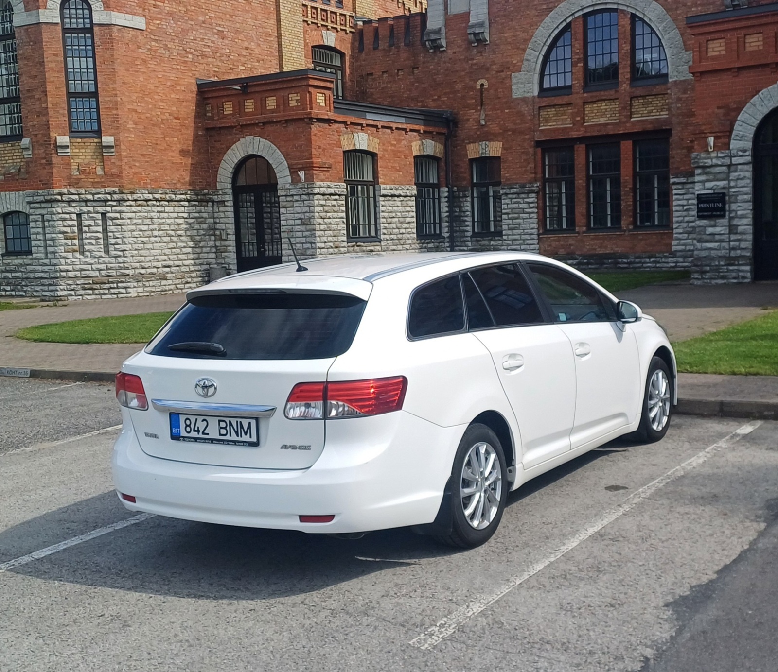 Toyota Avensis 1.8 108kW 2013, photo 2/8
