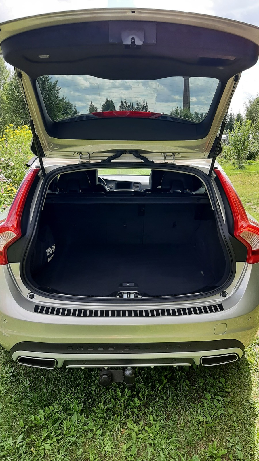 Volvo V60 Cross Country 2018, photo 6/17