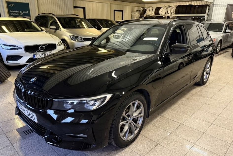 BMW 330, 2020, 215 kW, plug-in hybrid (petrol/electric), automatic, rear-wheel drive