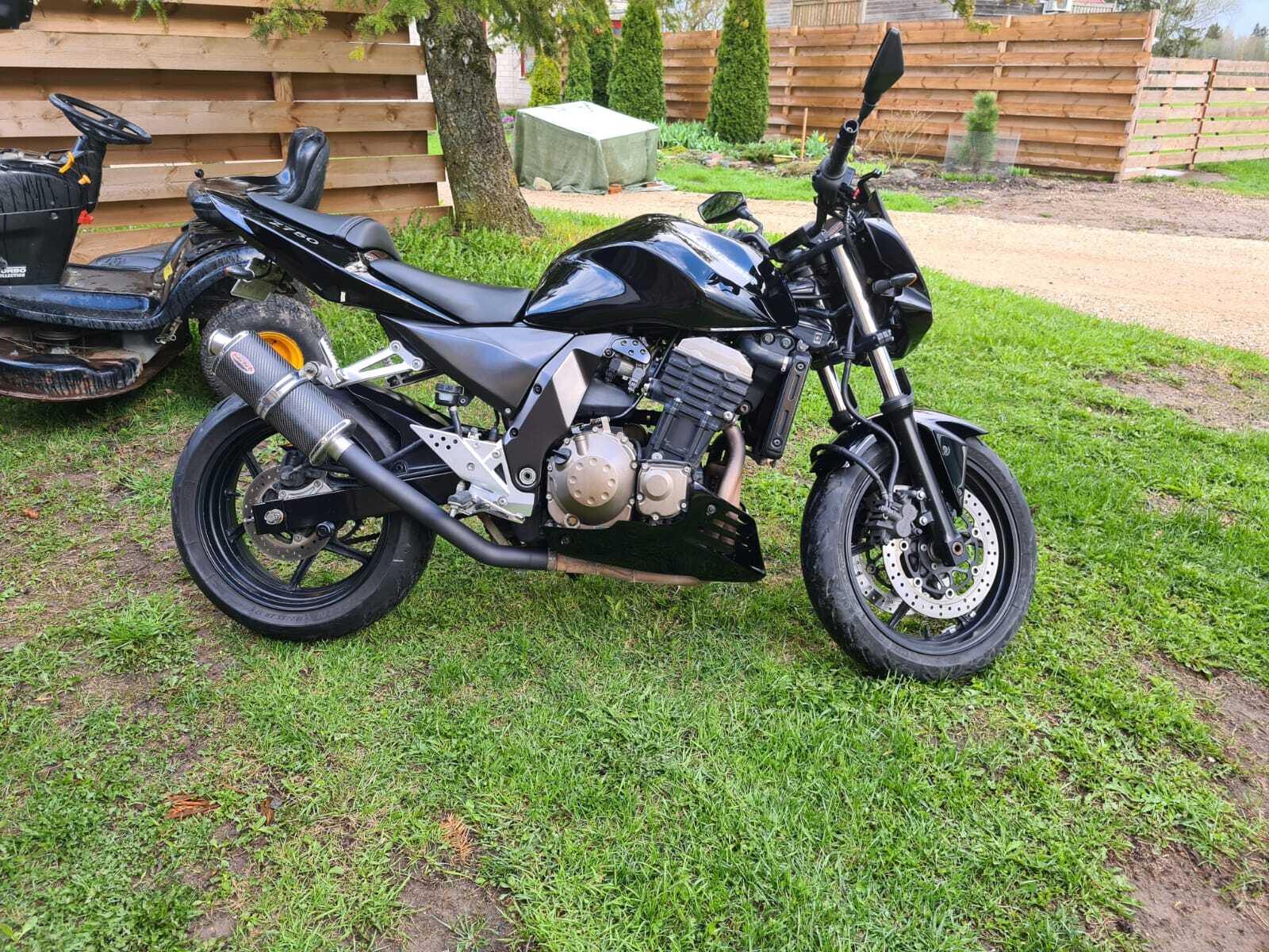 Kawasaki Z 750 2005, kuva 2/3