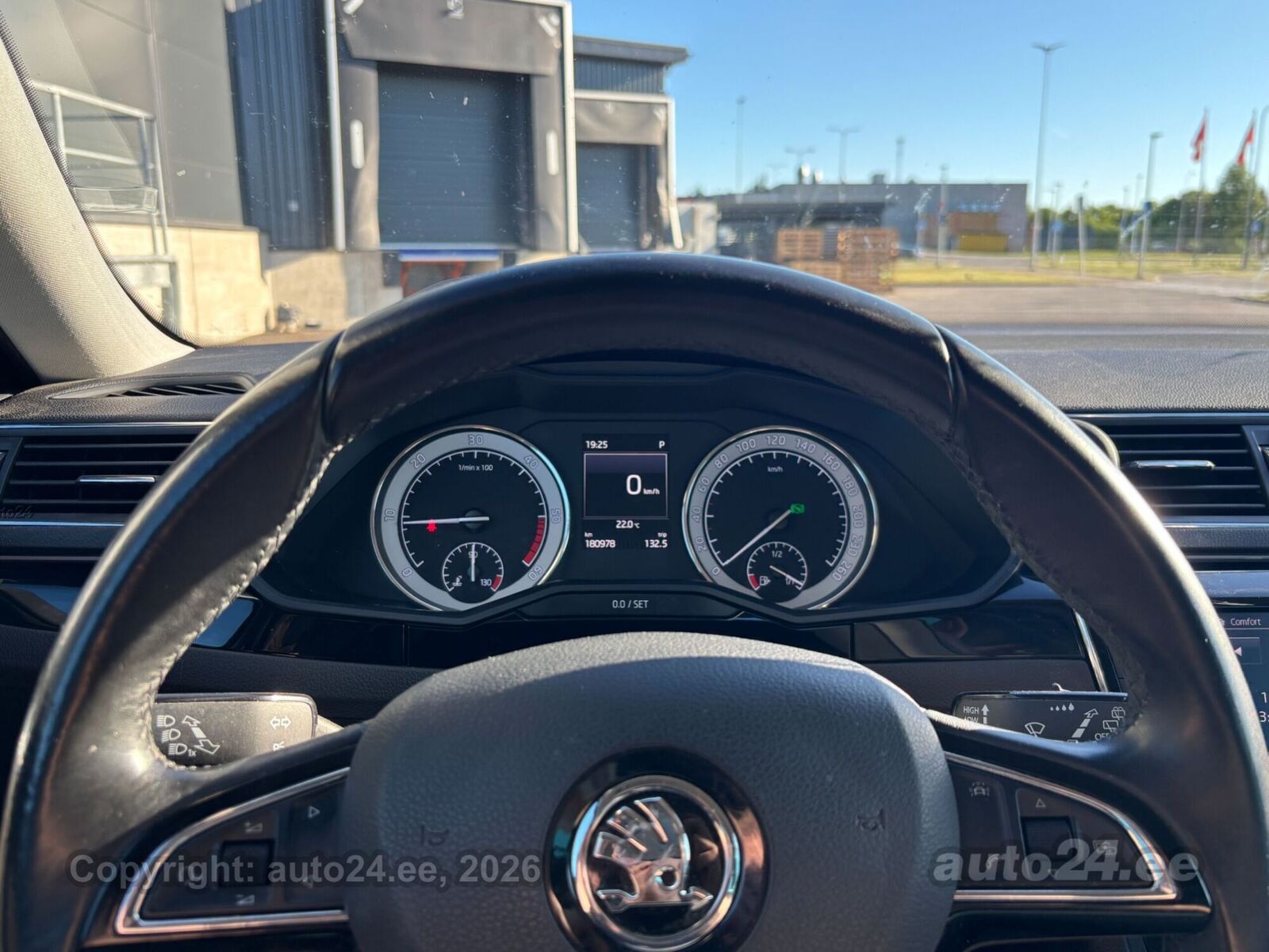 Škoda Superb 2016, photo 6/9