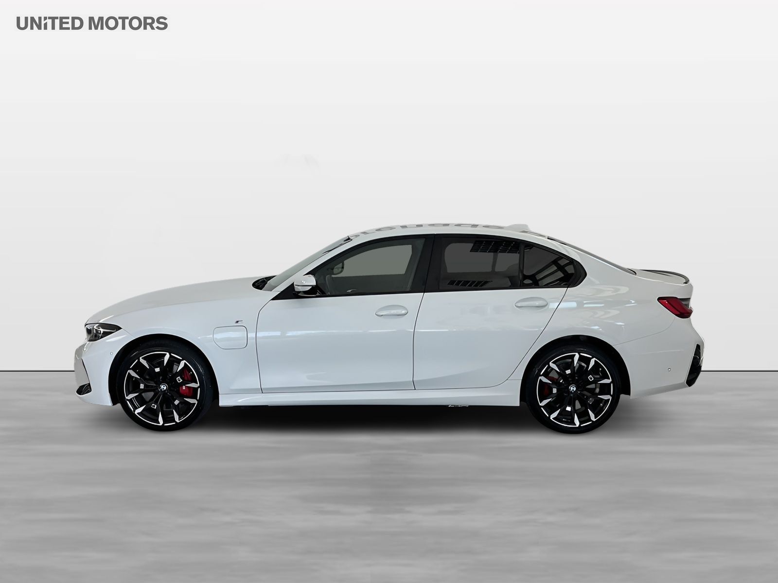 BMW 330 2024, kuva 3/10
