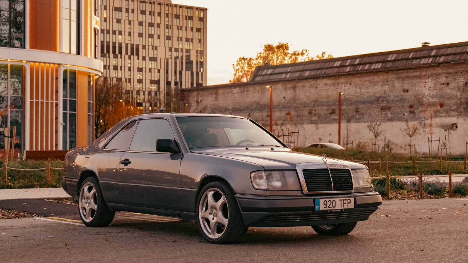 Mercedes-Benz E 1988, kuva 7/10
