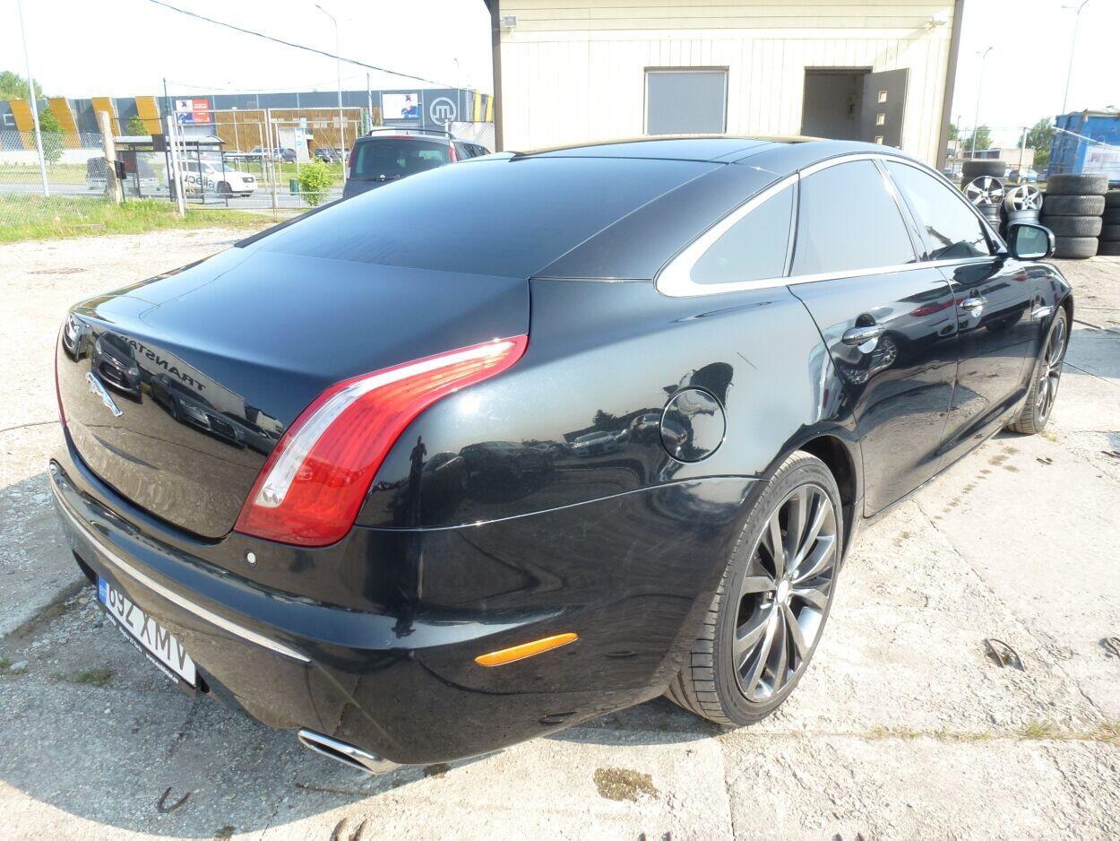 Jaguar XJ 2010, photo 3/6