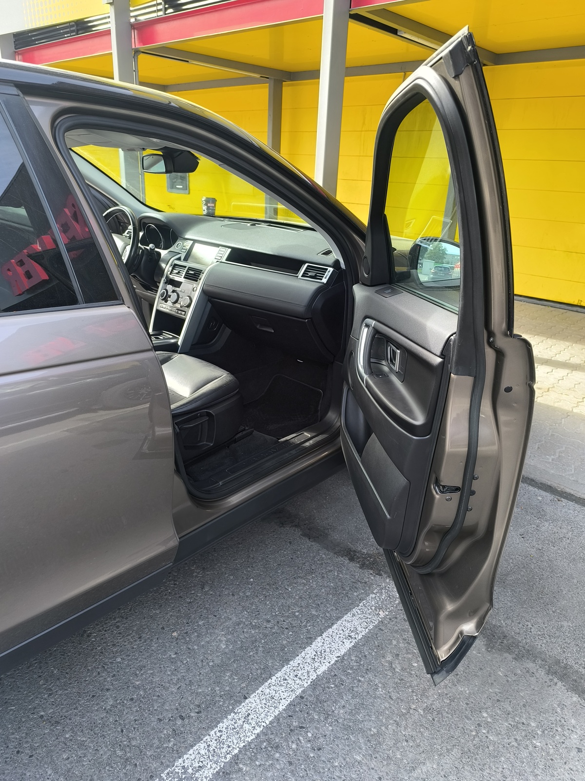Land Rover Discovery Sport 2015, photo 4/31