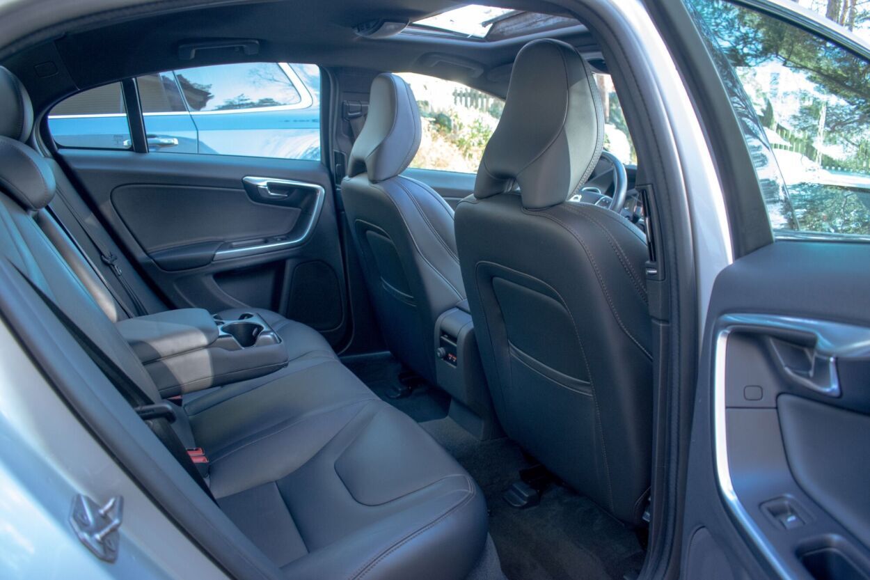 Volvo S60 Cross Country 2015, photo 4/17