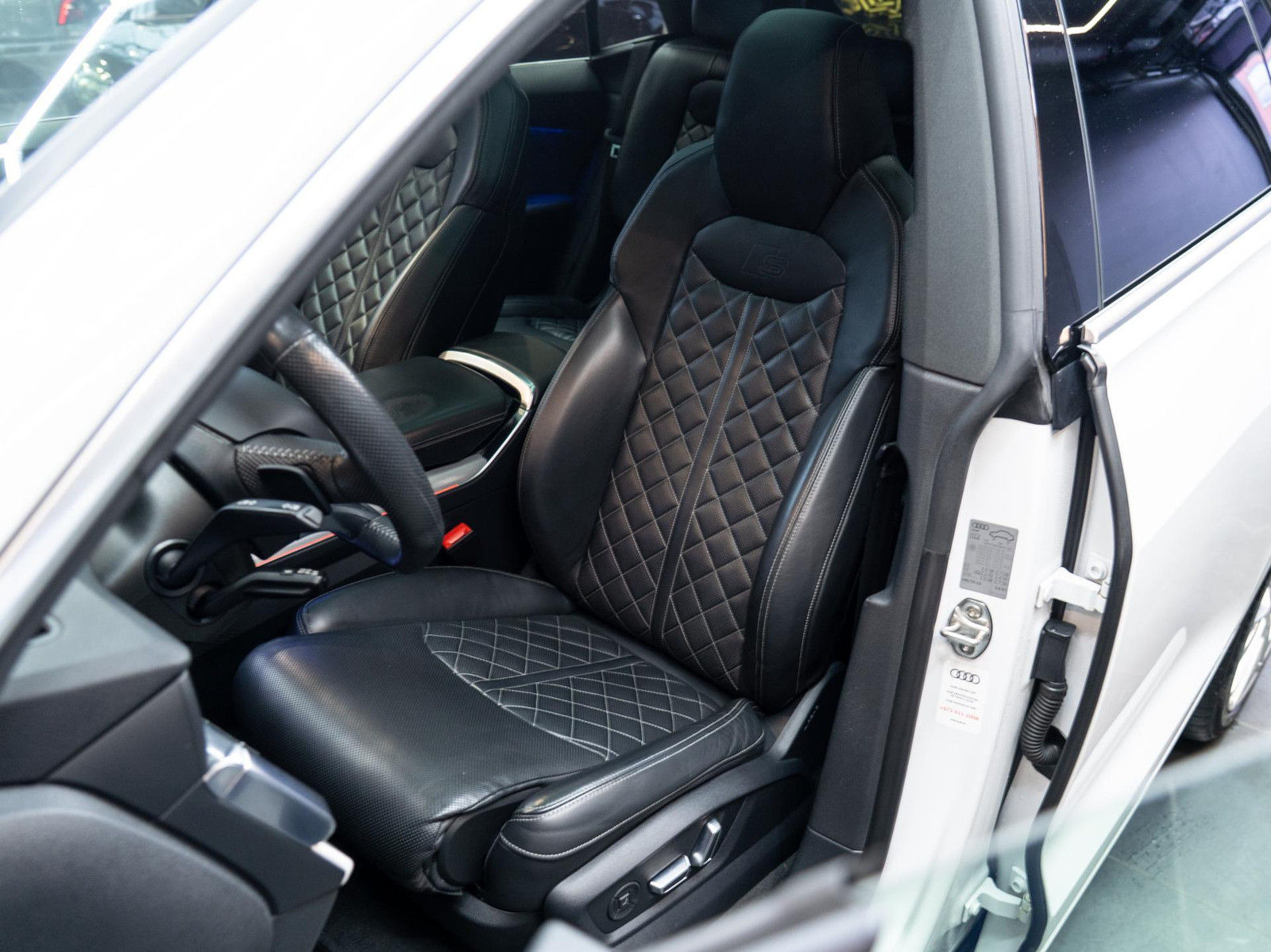Audi Q8 2019, photo 4/17