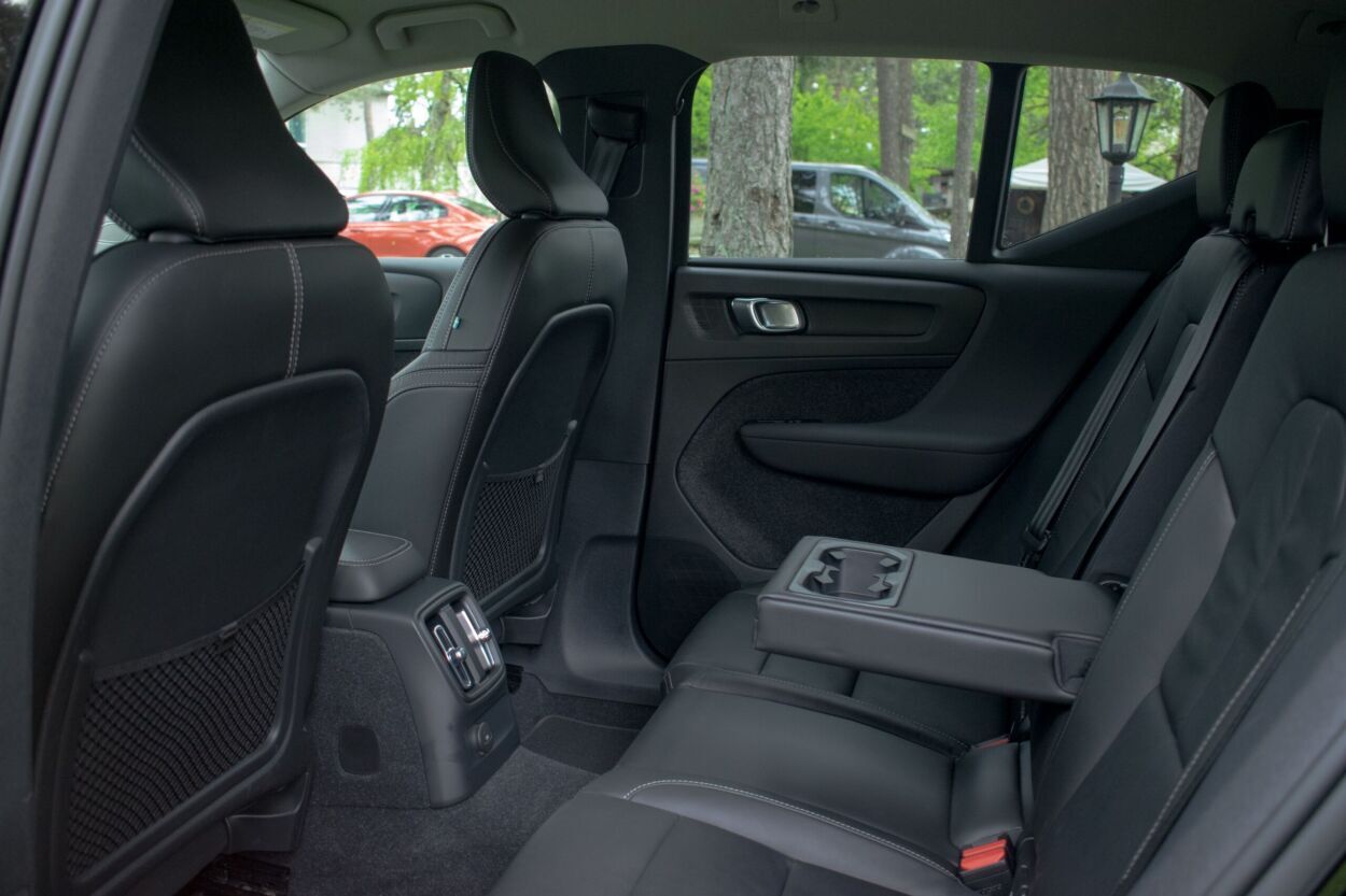 Volvo XC40 2022, photo 4/18