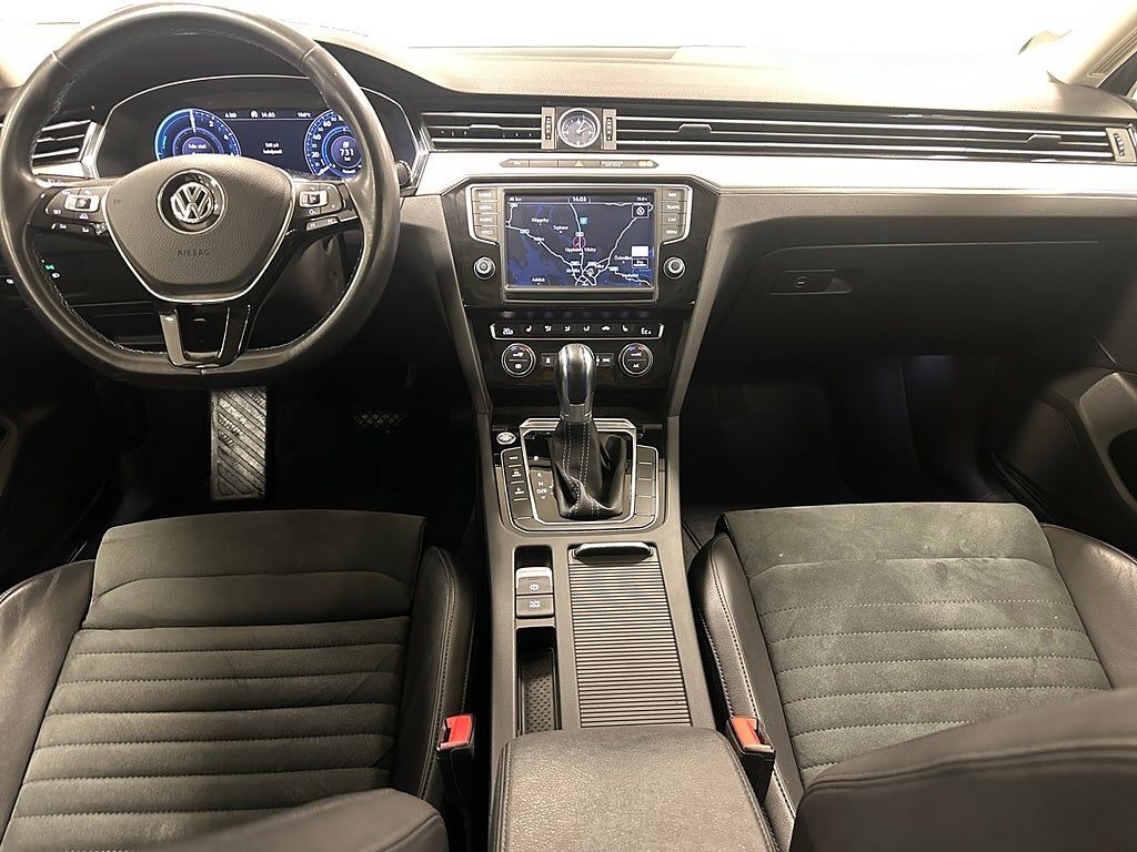 Volkswagen Passat 2016, photo 7/23