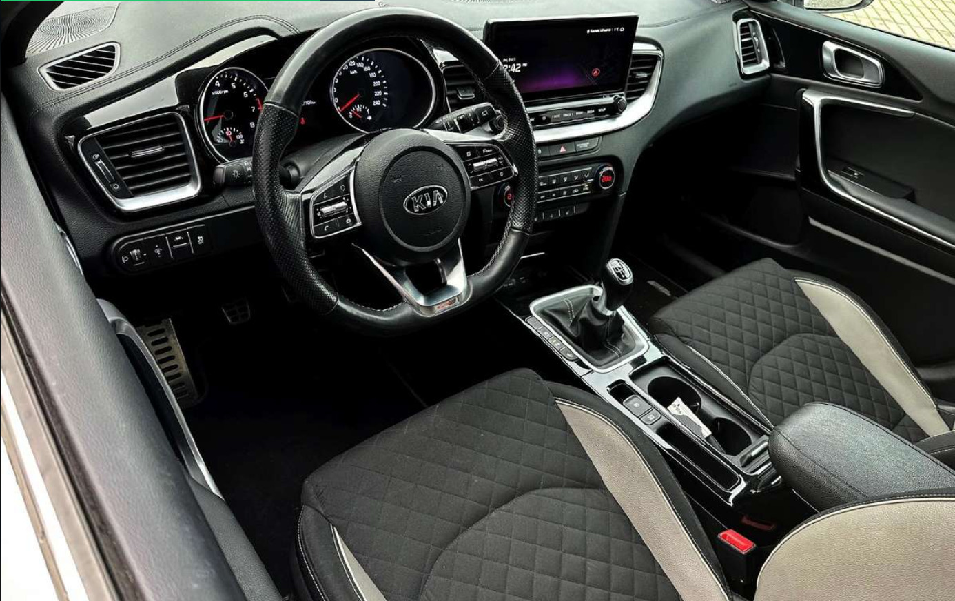 Kia cee'd / Ceed 2021, photo 7/8