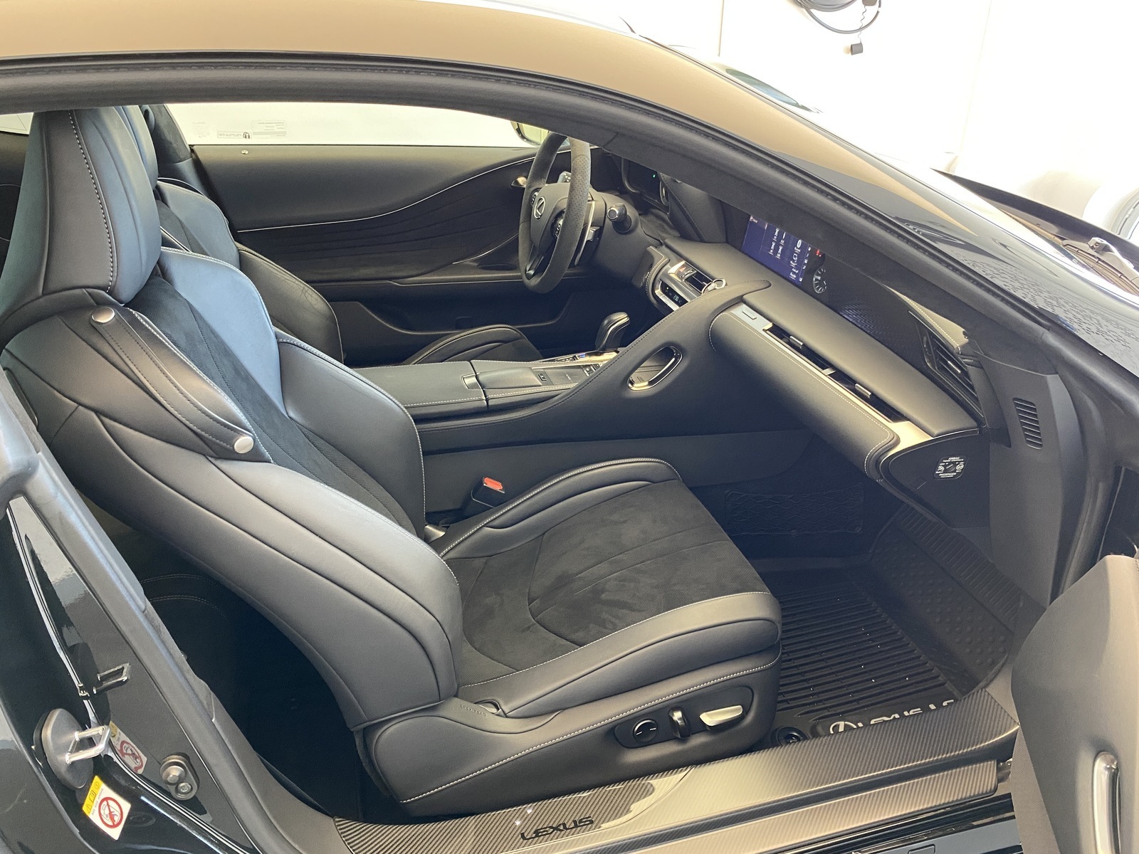 Lexus LC 500 2017, photo 7/16
