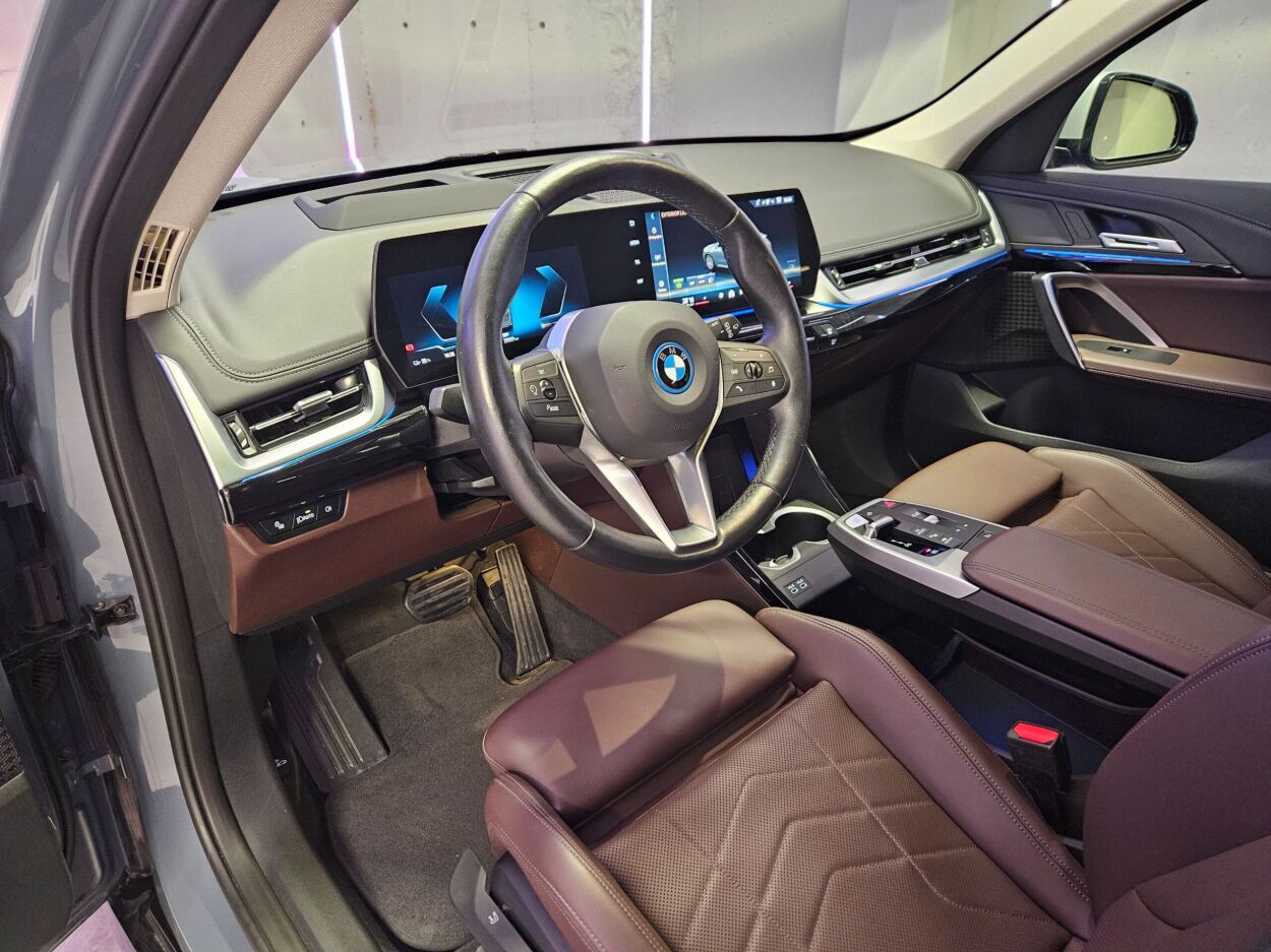 BMW iX1 2024, photo 4/18