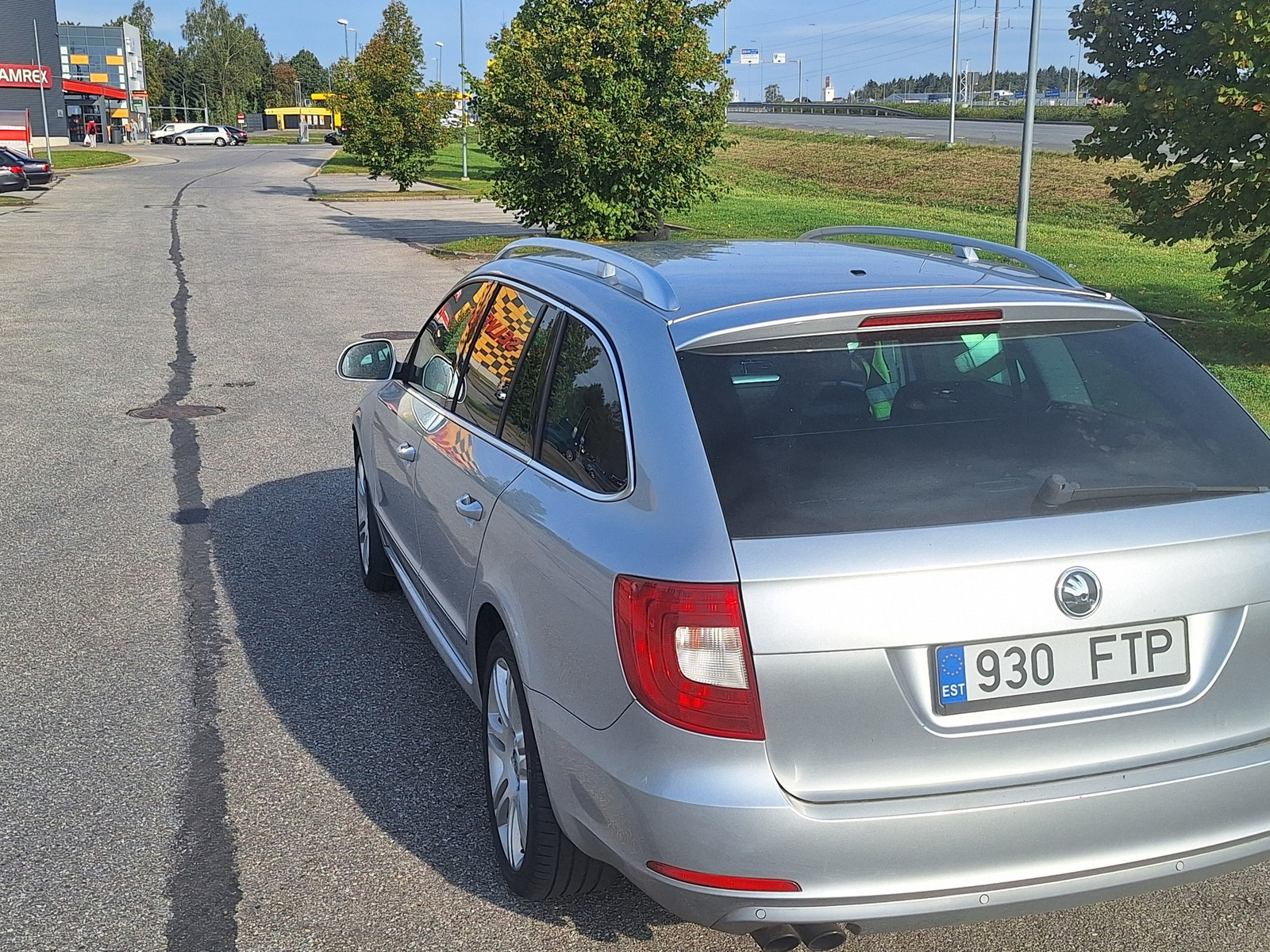 Škoda Superb 2013, photo 5/12