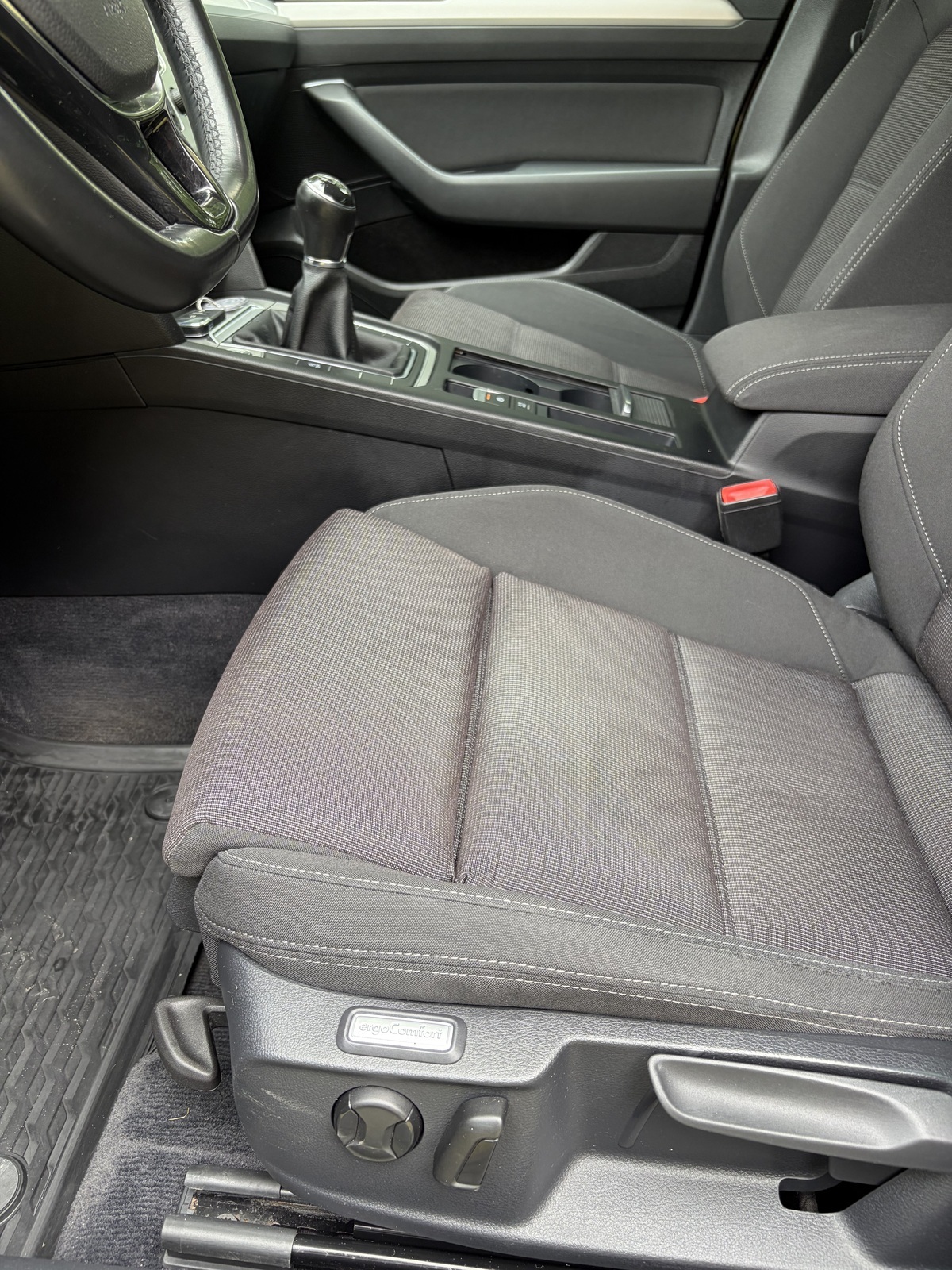 Volkswagen Passat 2016, photo 5/11