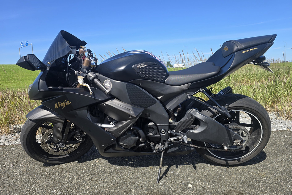 Kawasaki ZX-10R NINJA, 2008, 1.0, 138 kW, petrol, manual, rear-wheel drive