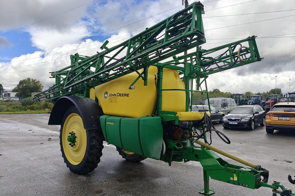 John Deere M740i
