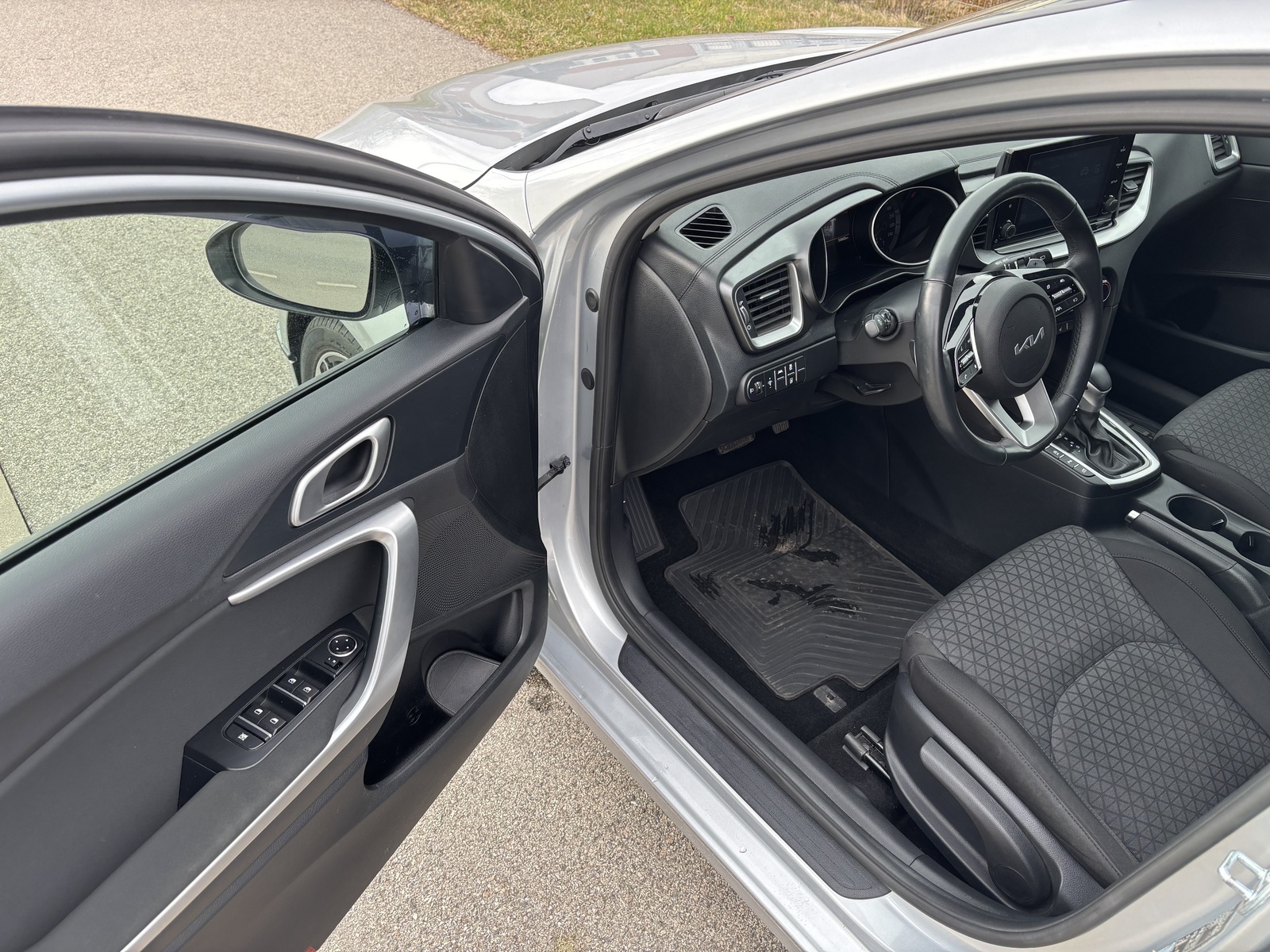 Kia cee'd / Ceed 2023, photo 7/16