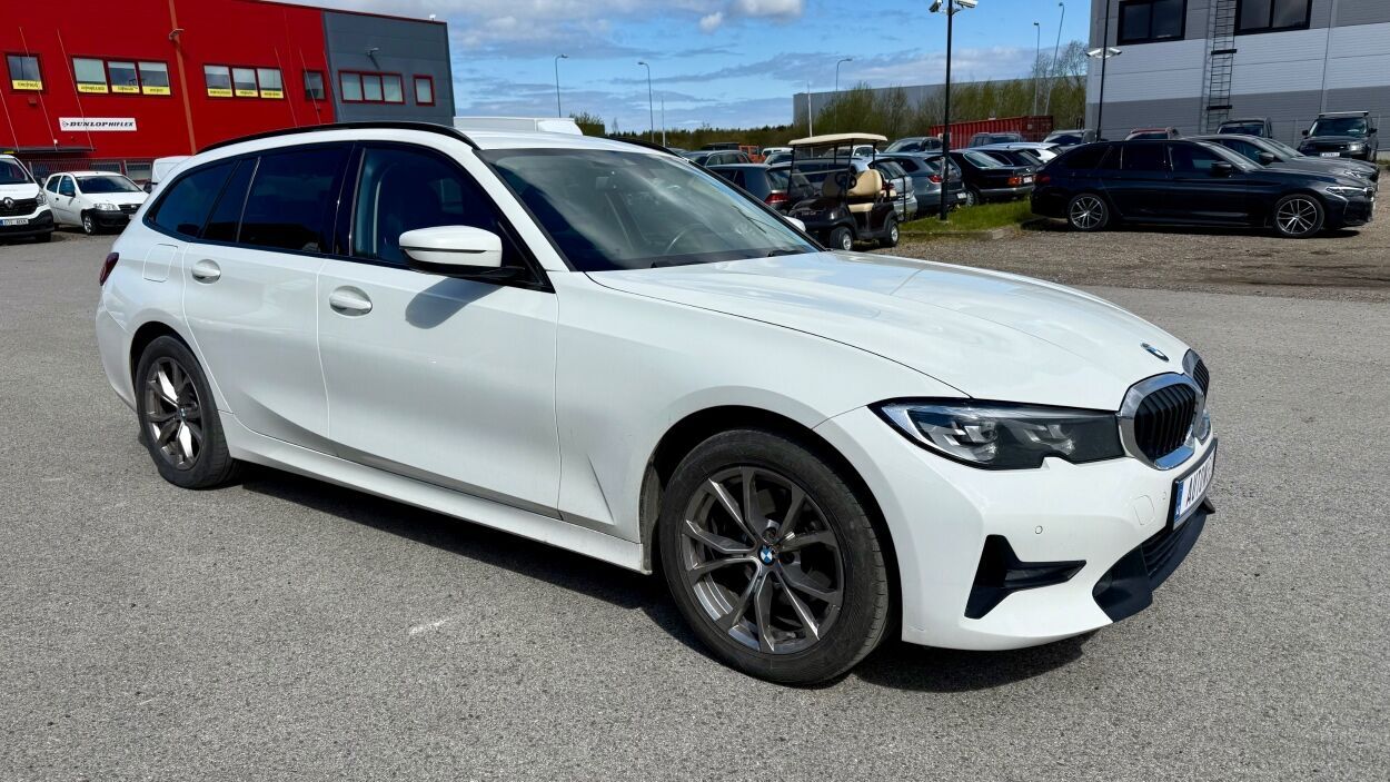 BMW 320 2019, photo 3/10