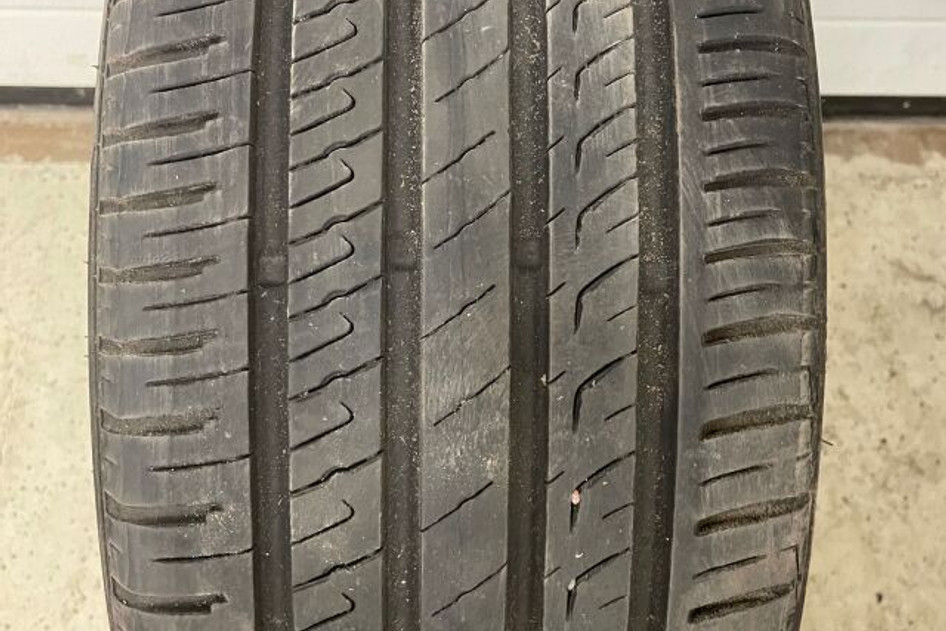 Kasutatud suverehv 225/40R18 Barum Bravuris 5HM