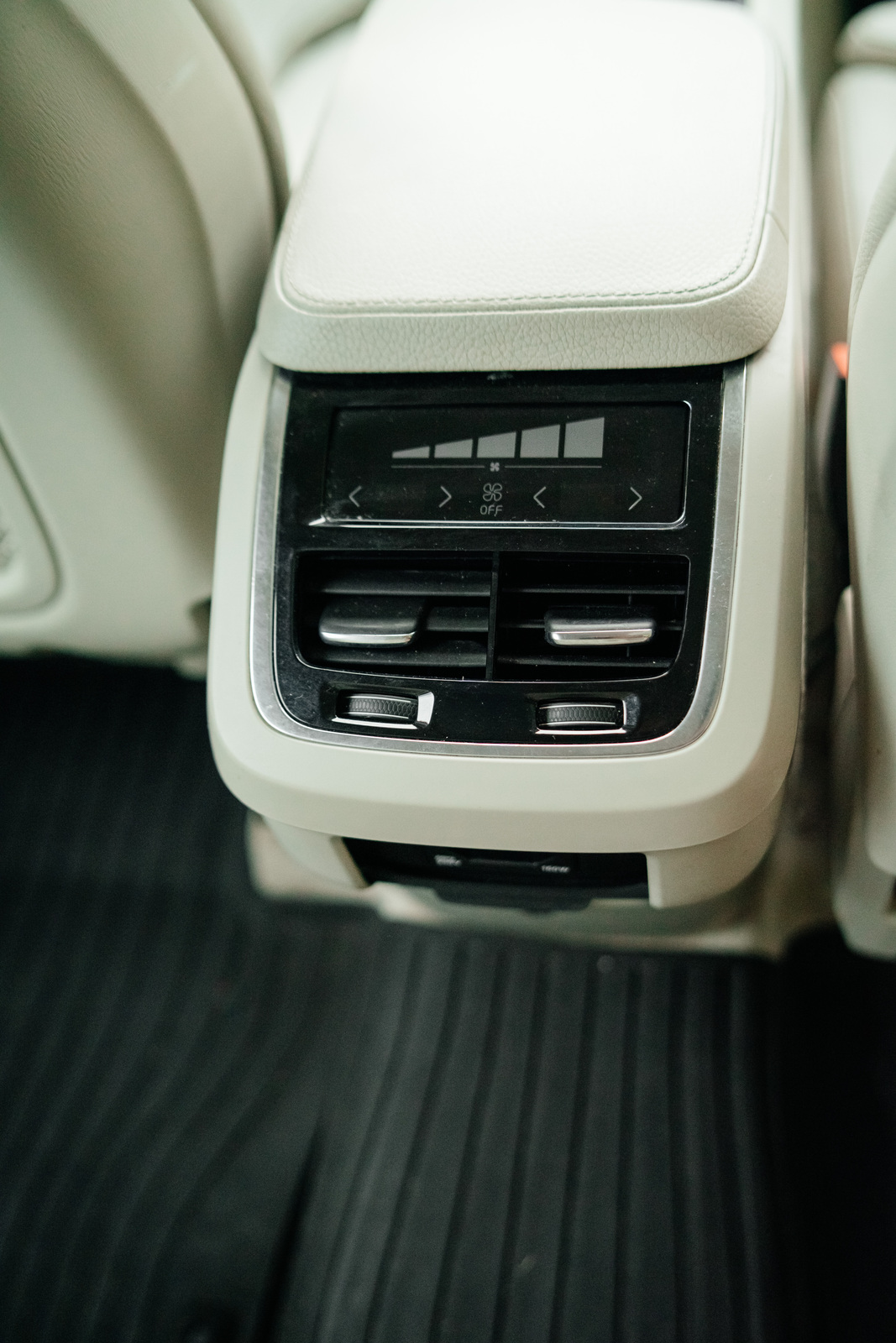 Volvo XC90 2015, photo 4/18
