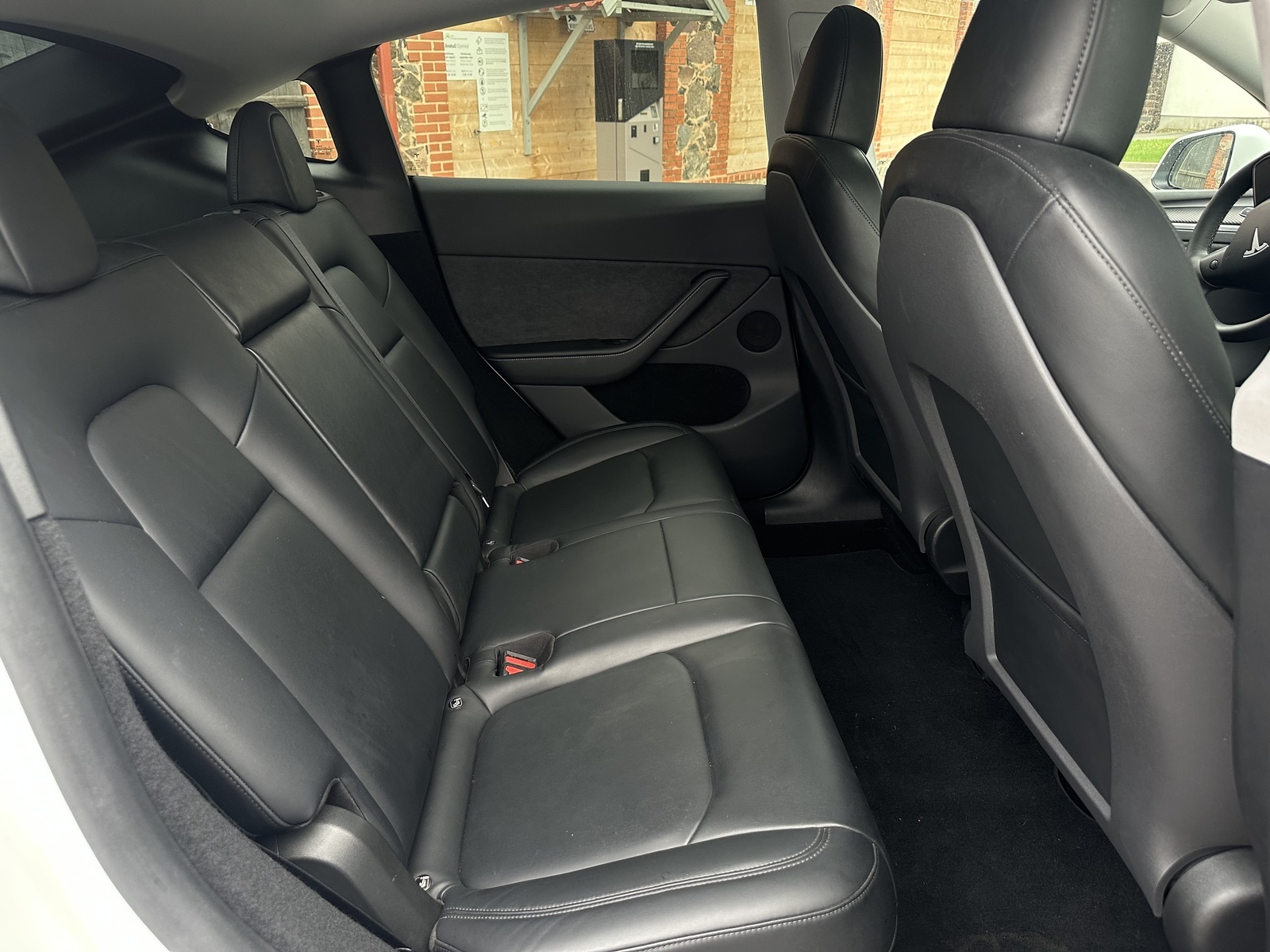 Tesla Model Y 2023, photo 6/10