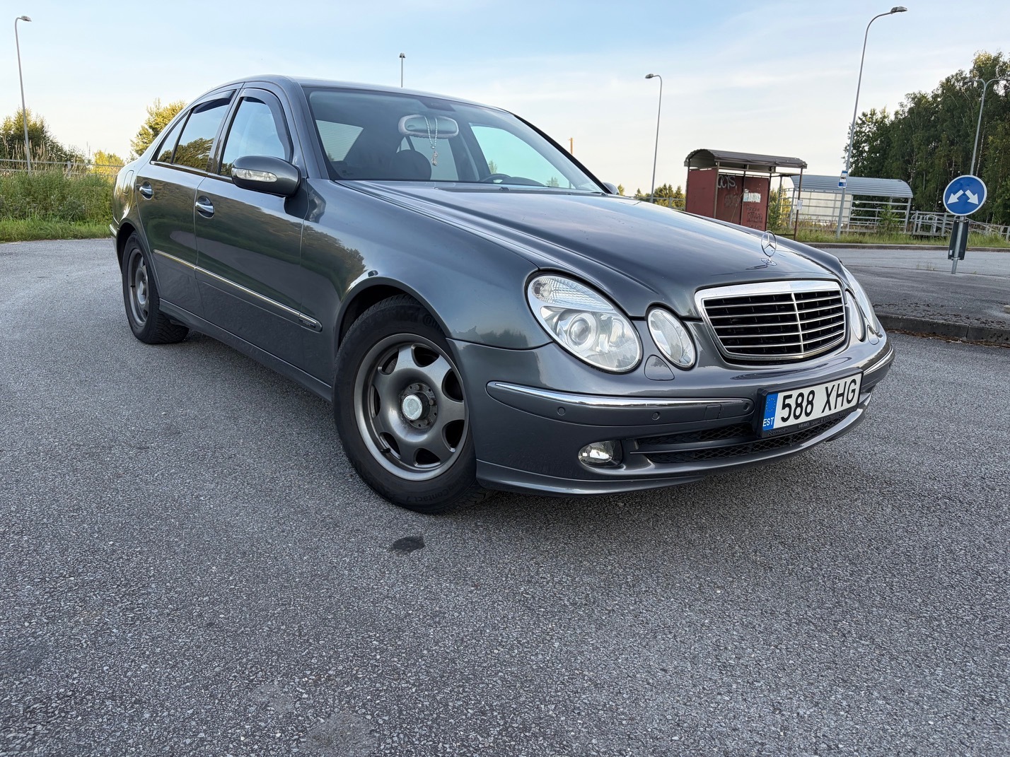 Mercedes-Benz E 240 2005, kuva 2/13