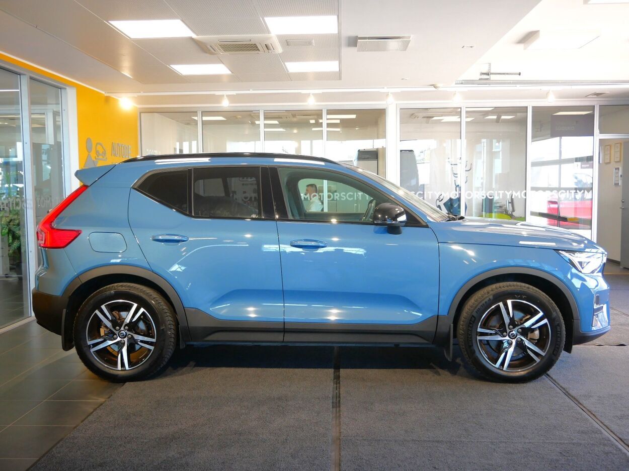 Volvo XC40 2023, photo 2/13