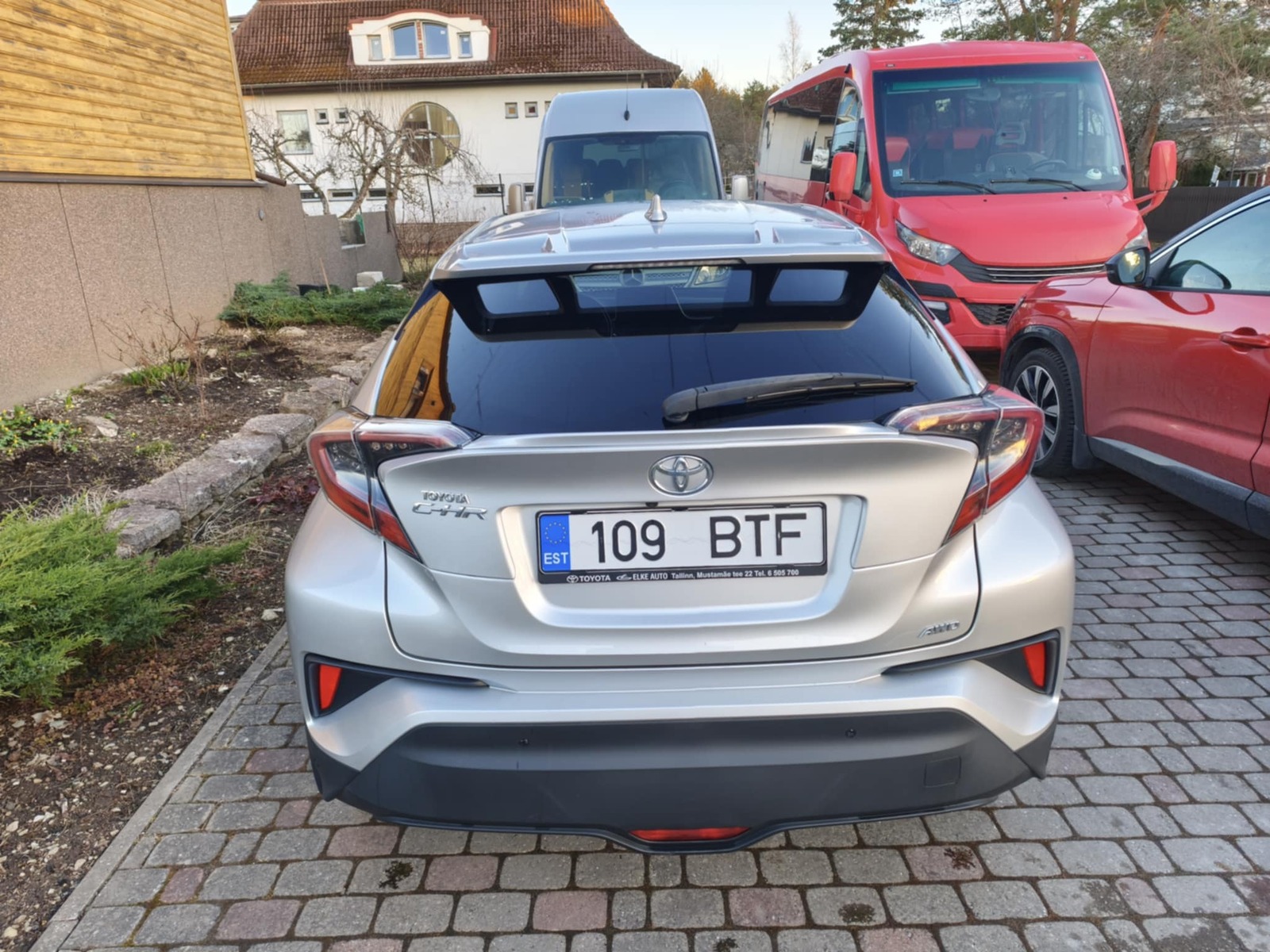 Toyota C-HR 2017, photo 6/15