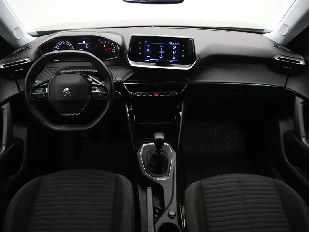 Peugeot 2008 Active 1.2 74kW 2021, photo 2/10