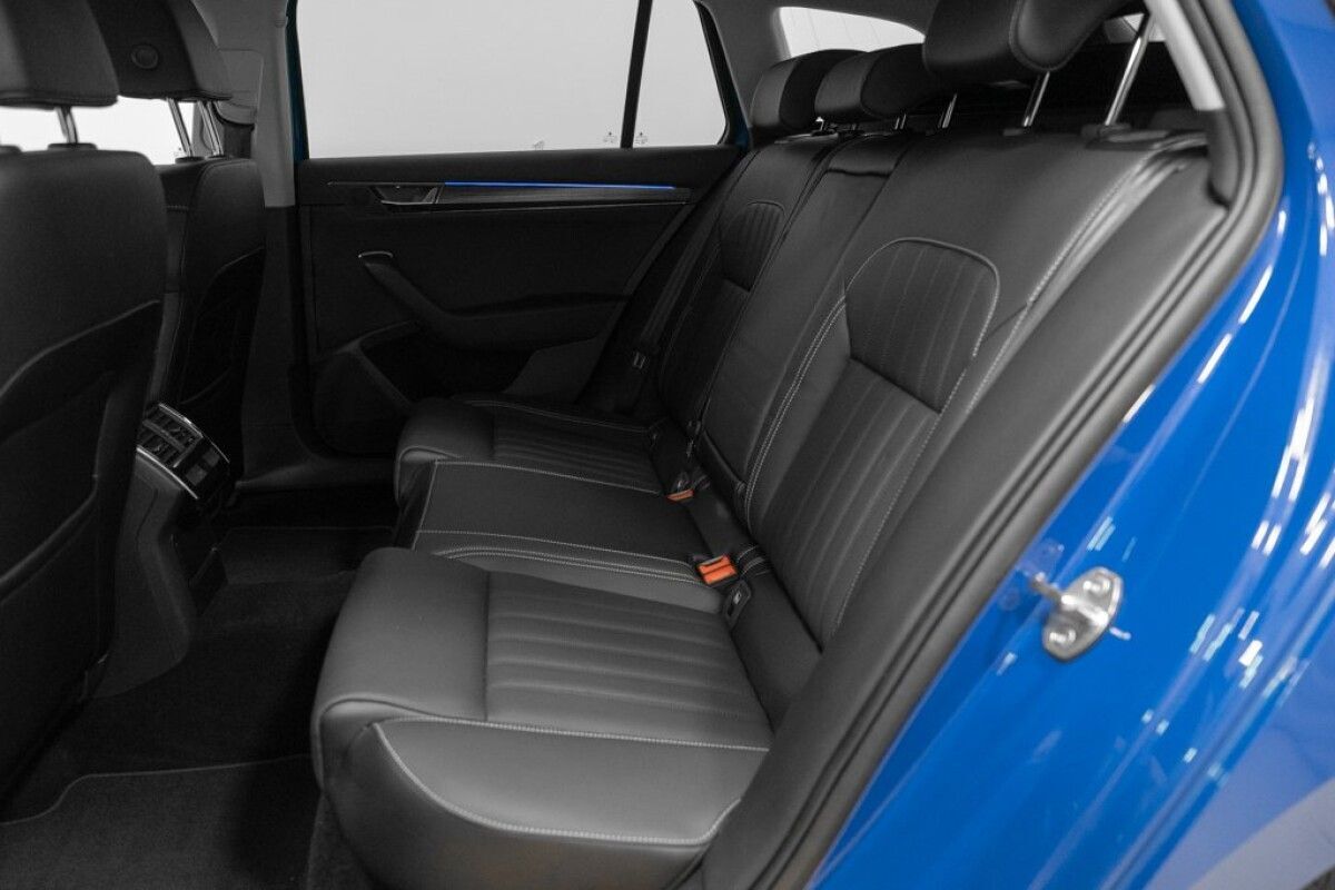 Škoda Superb 2023, photo 6/10