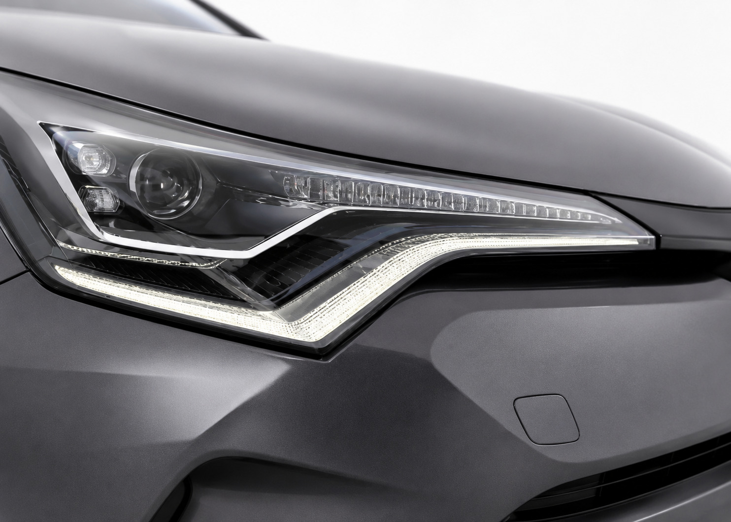 Toyota C-HR 2019, photo 4/25