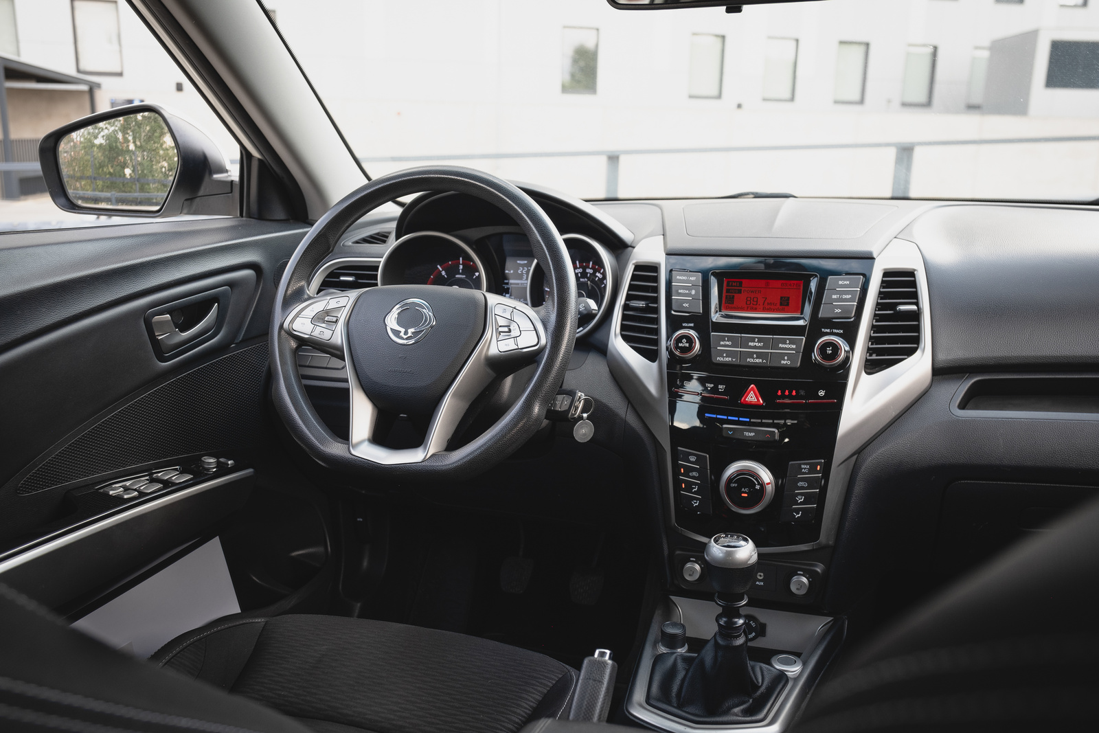 Ssangyong Tivoli 1.6 84kW 2016, photo 7/10