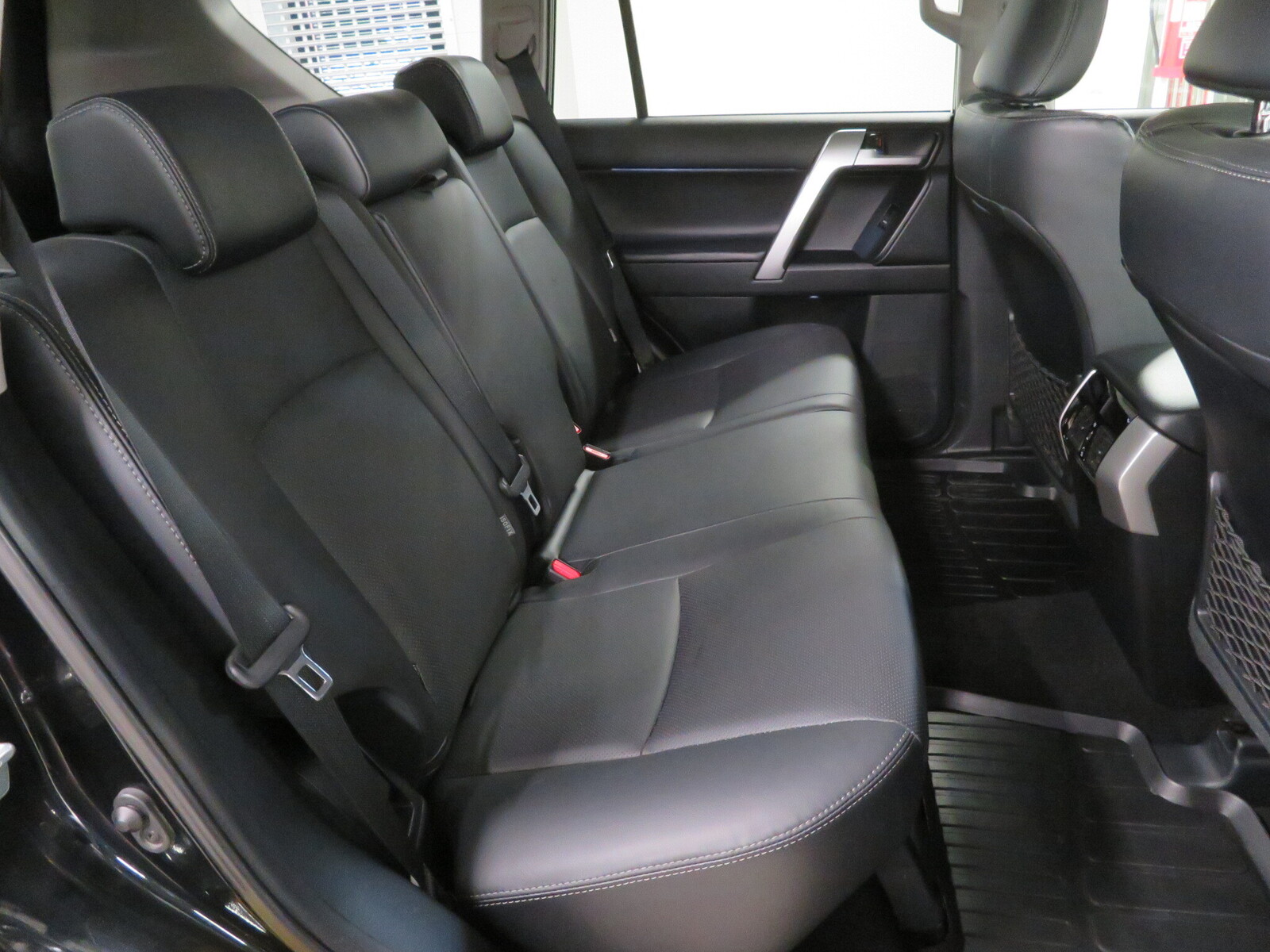 Toyota Land Cruiser 2023, photo 5/11