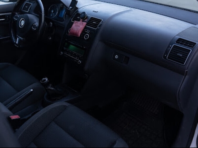 Volkswagen Touran 2012, photo 5/8