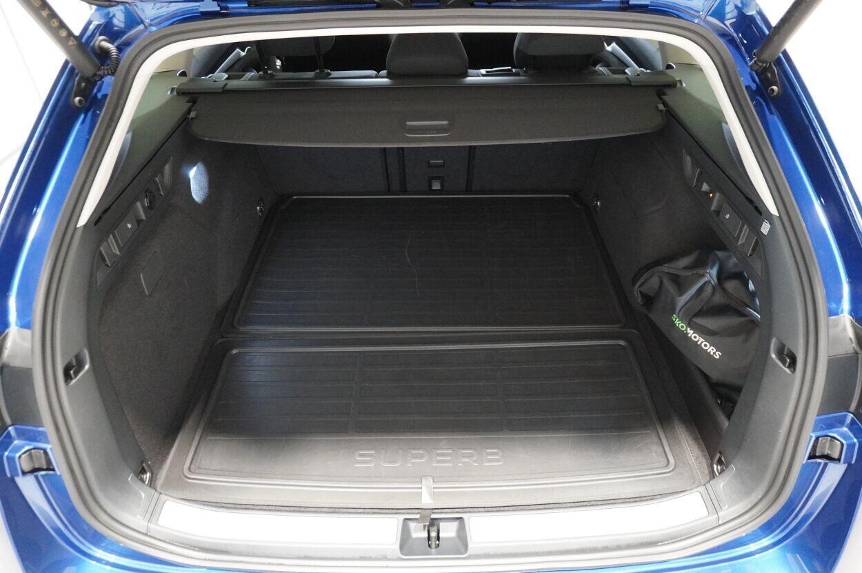Škoda Superb 2025, photo 6/26