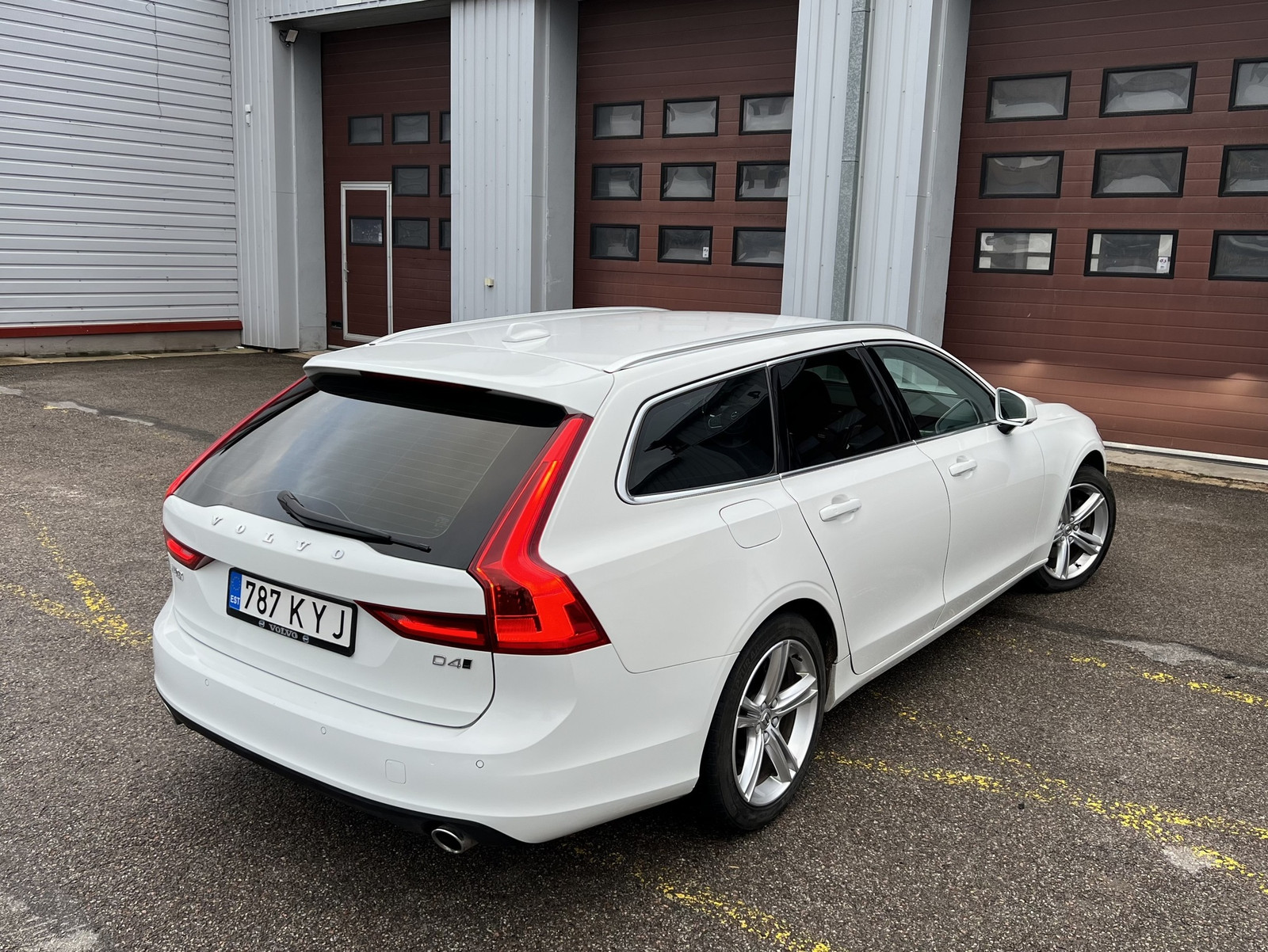 Volvo V90 2017, kuva 4/20