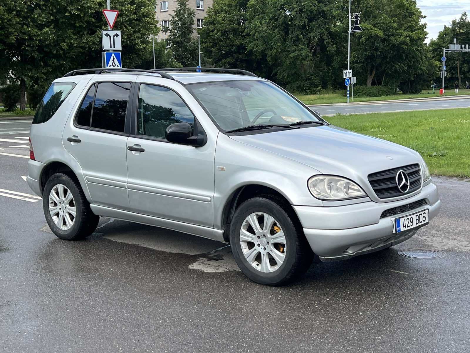 Mercedes-Benz ML 270 2001, photo 2/10