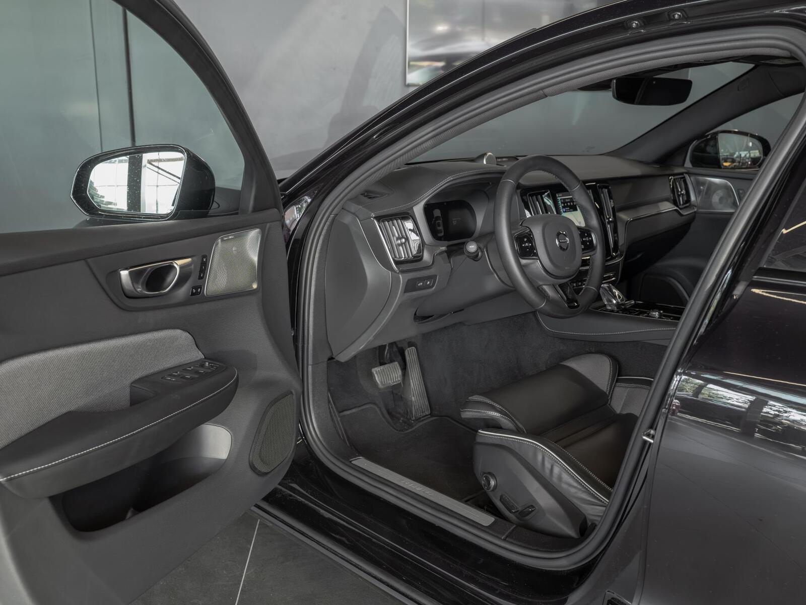 Volvo S60 2024, photo 5/14