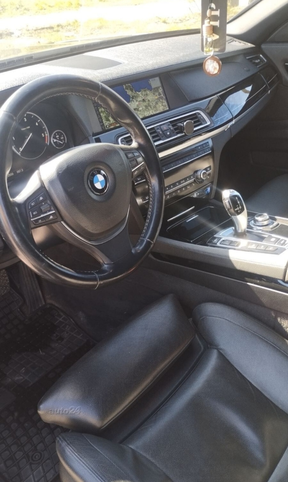BMW 740 2011, photo 3/6