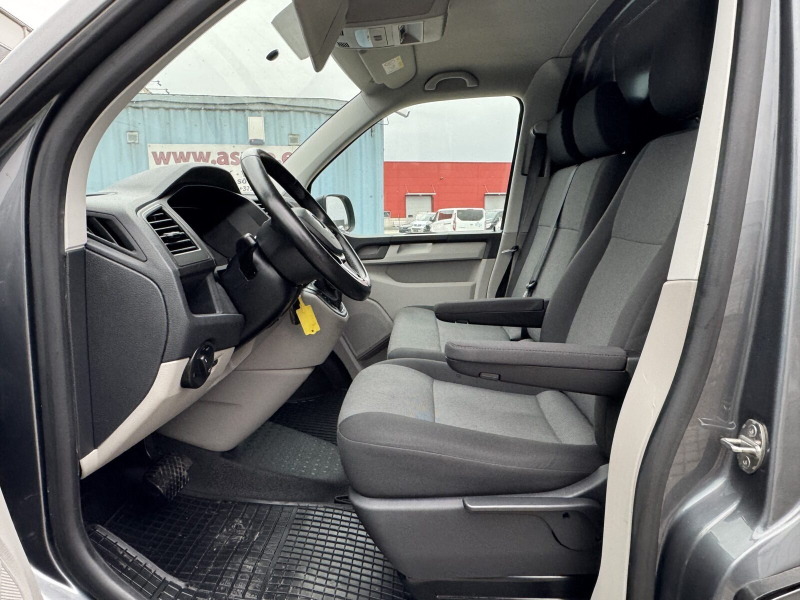 Volkswagen Transporter 2019, photo 3/10