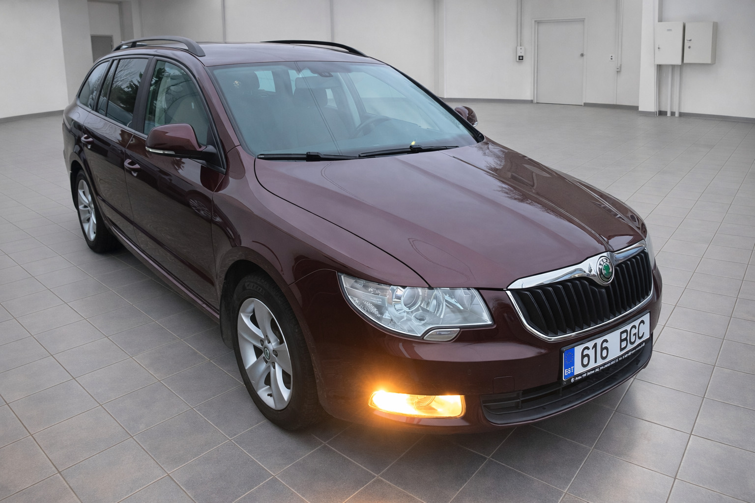 Škoda Superb 2012, kuva 3/18