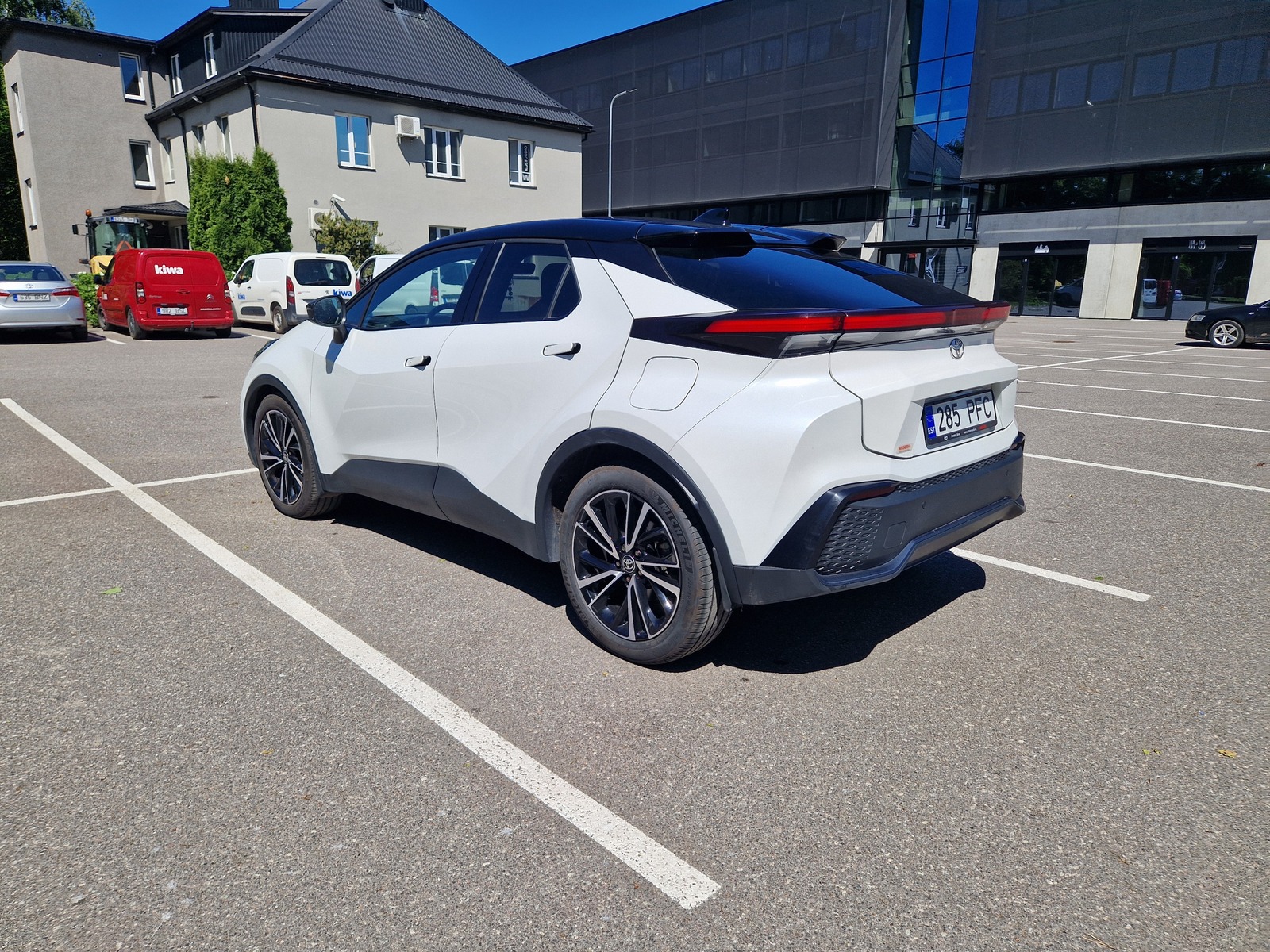 Toyota C-HR 2024, photo 3/10