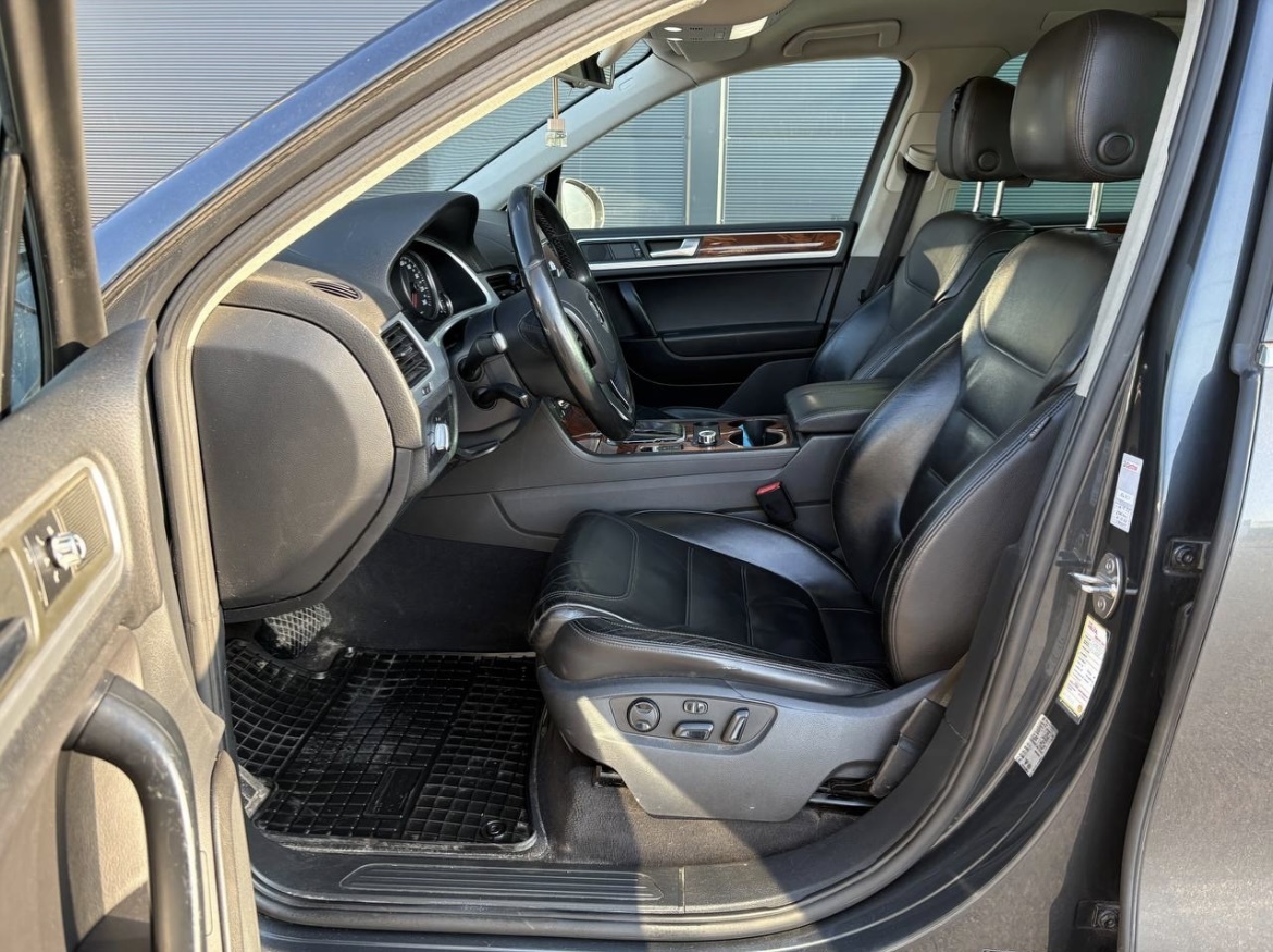Volkswagen Touareg 2011, kuva 7/12
