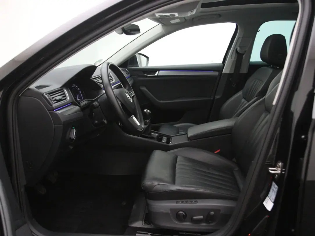 Škoda Superb 2018, photo 4/10
